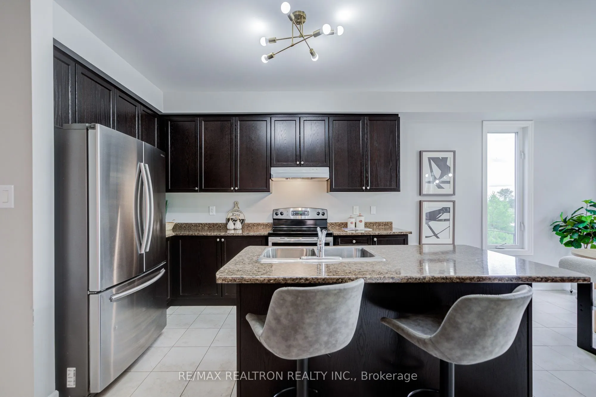 48 Robert Wilson Crescent