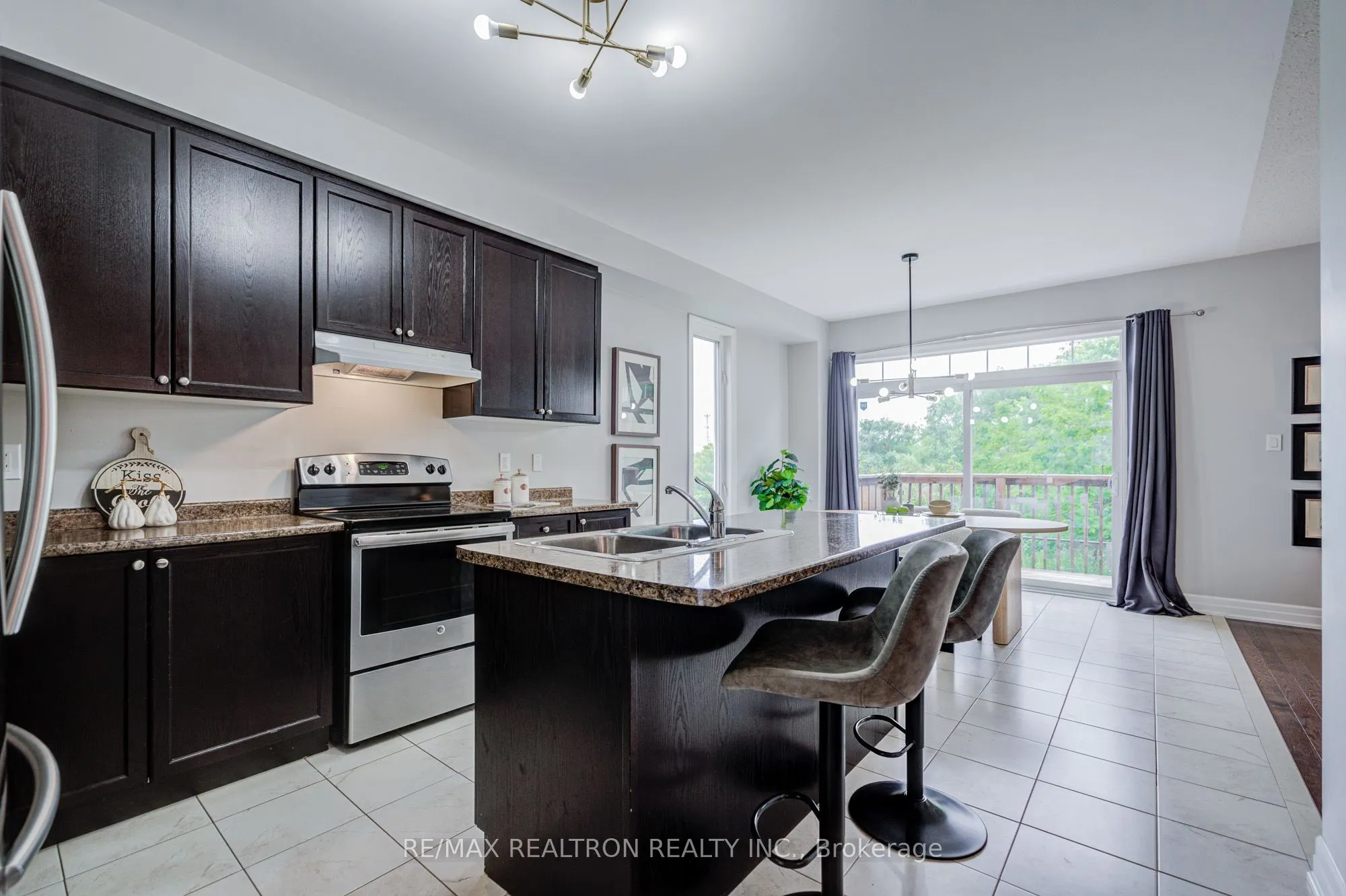 48 Robert Wilson Crescent