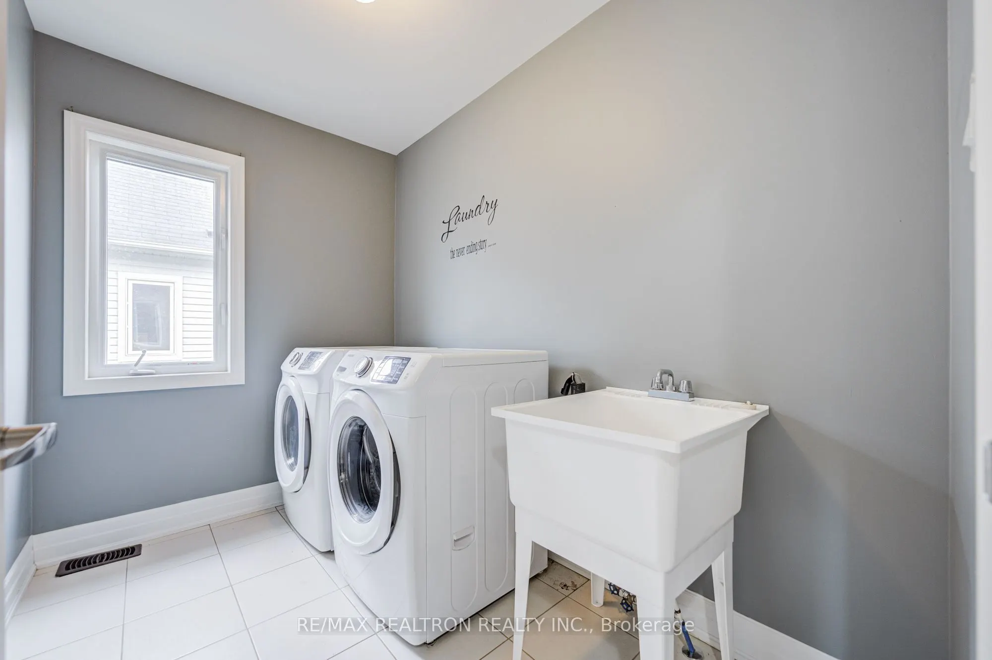 48 Robert Wilson Crescent
