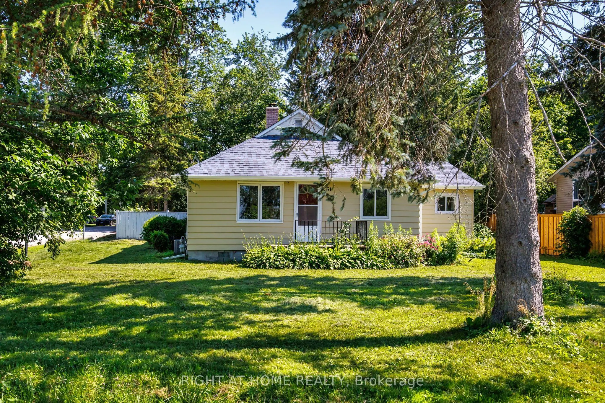 51 Lakeside Drive
