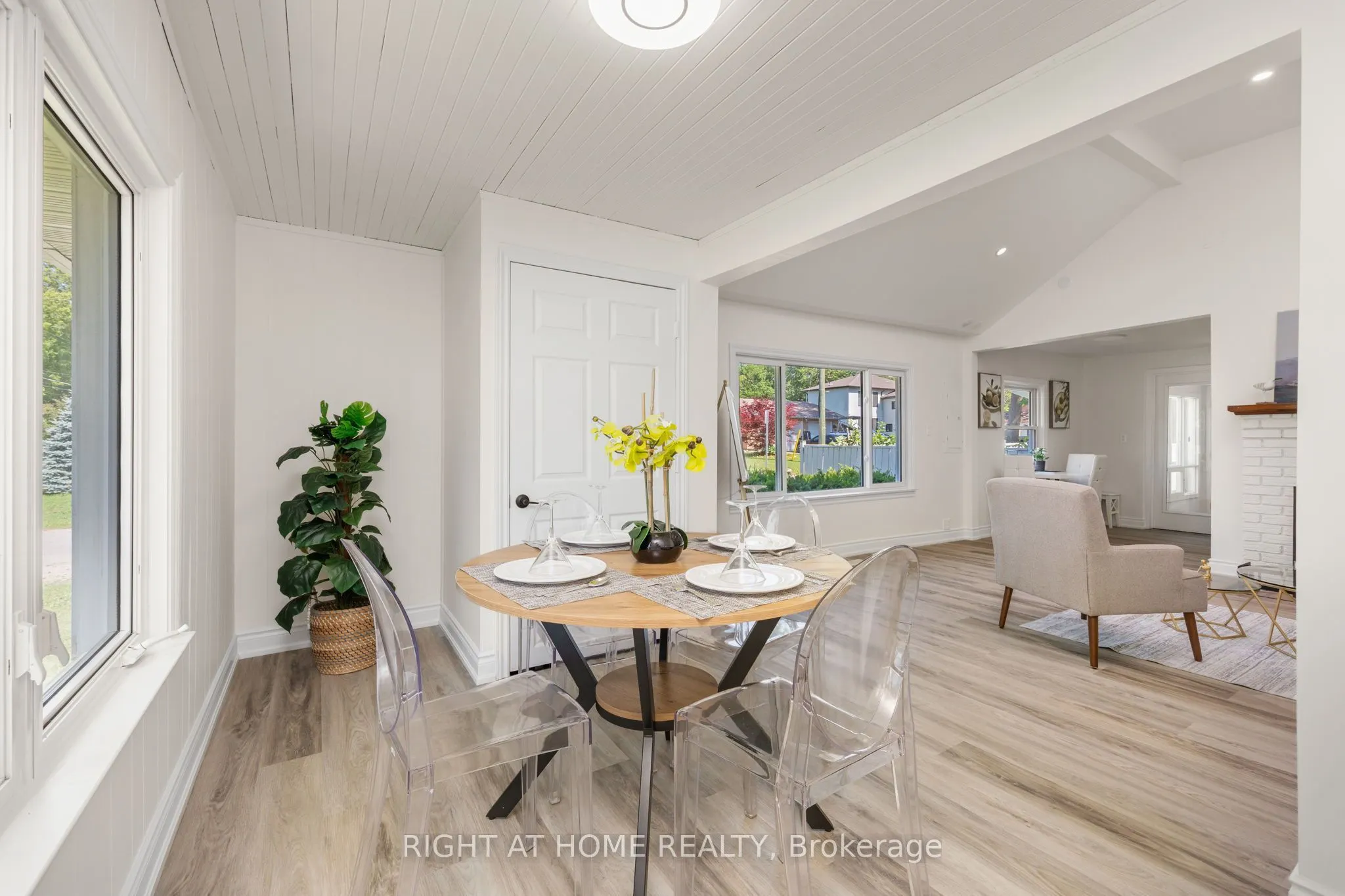 51 Lakeside Drive