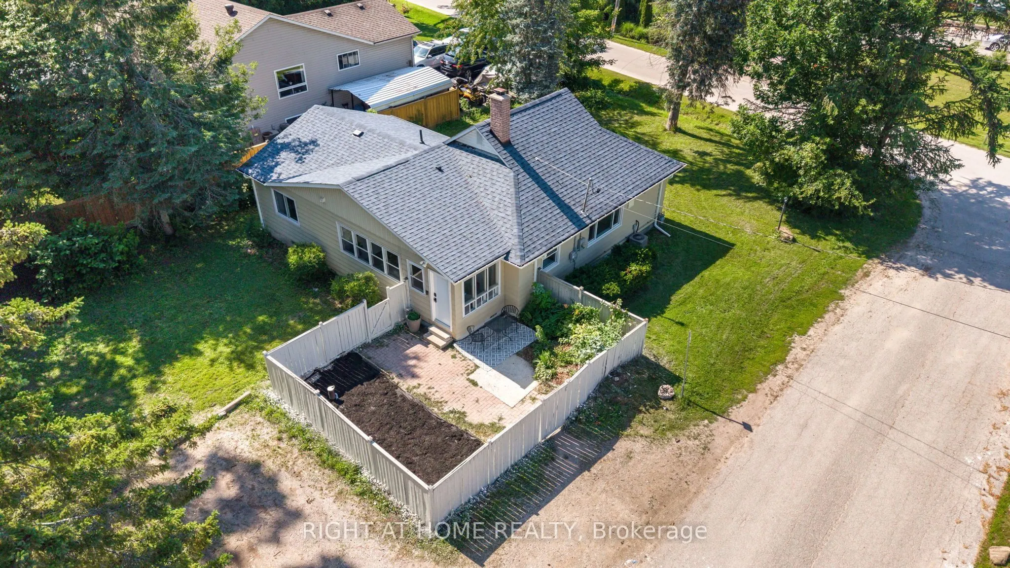 51 Lakeside Drive