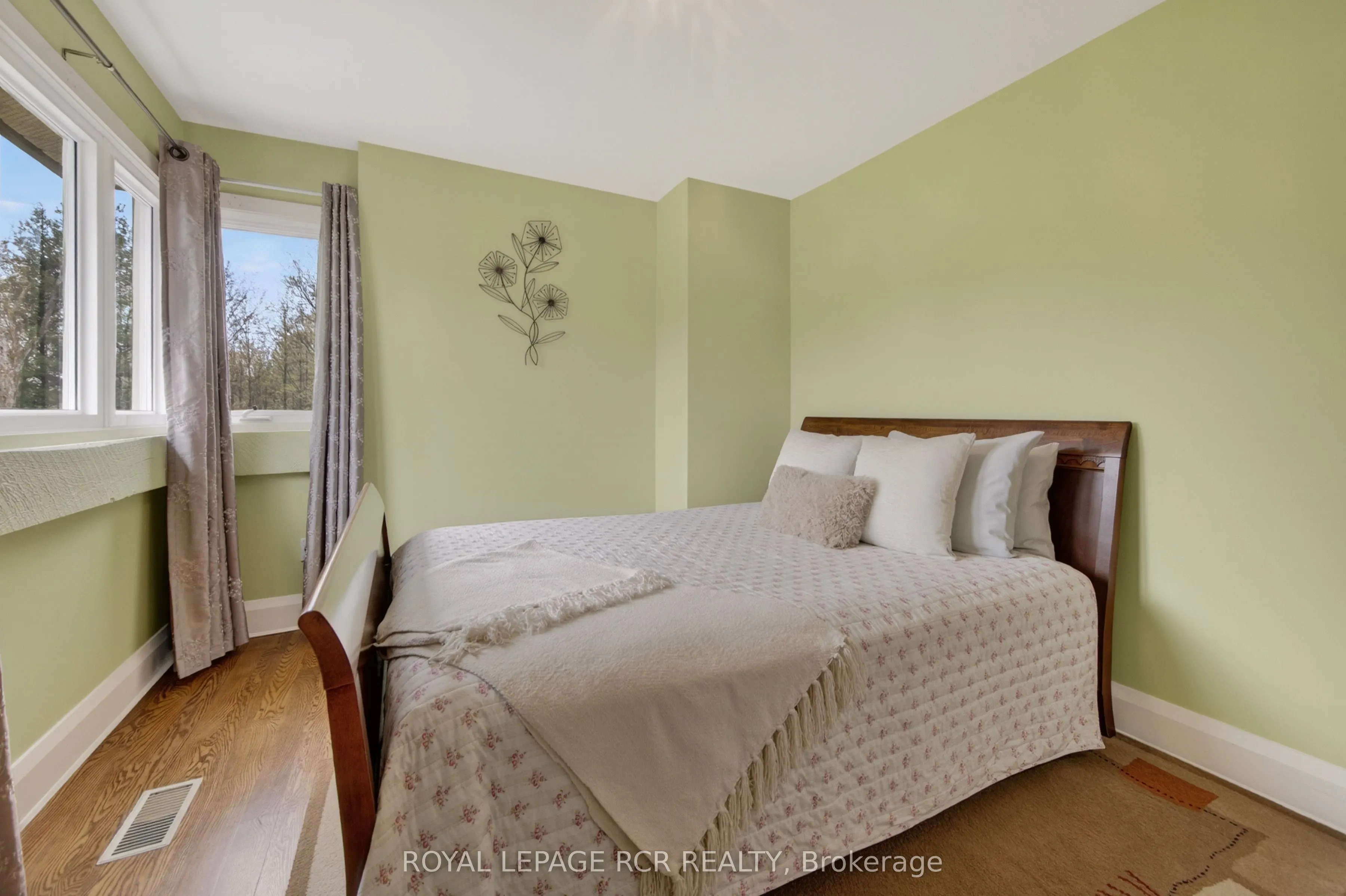 16365 Bathurst Street