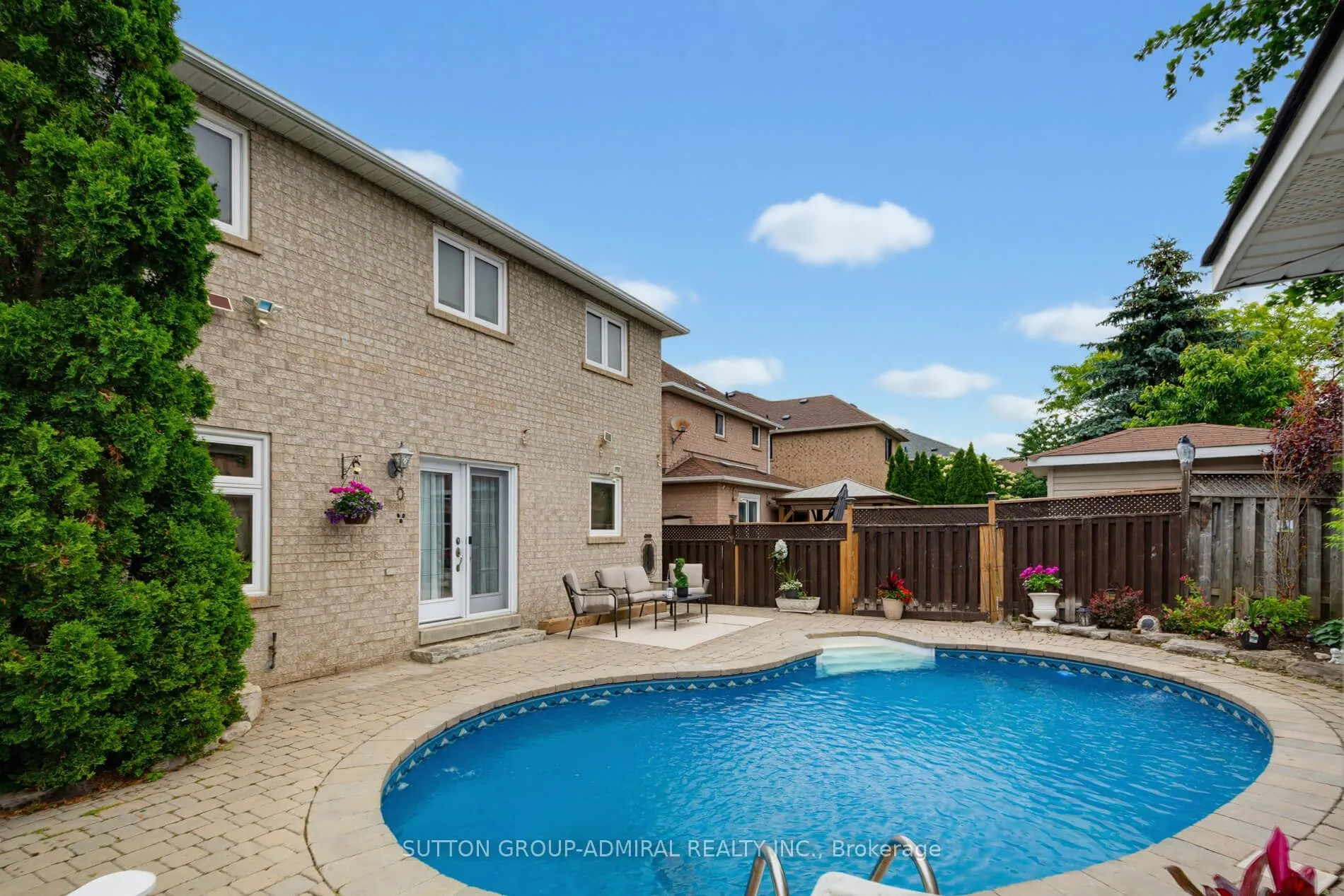 27 Pine Hollow Crescent
