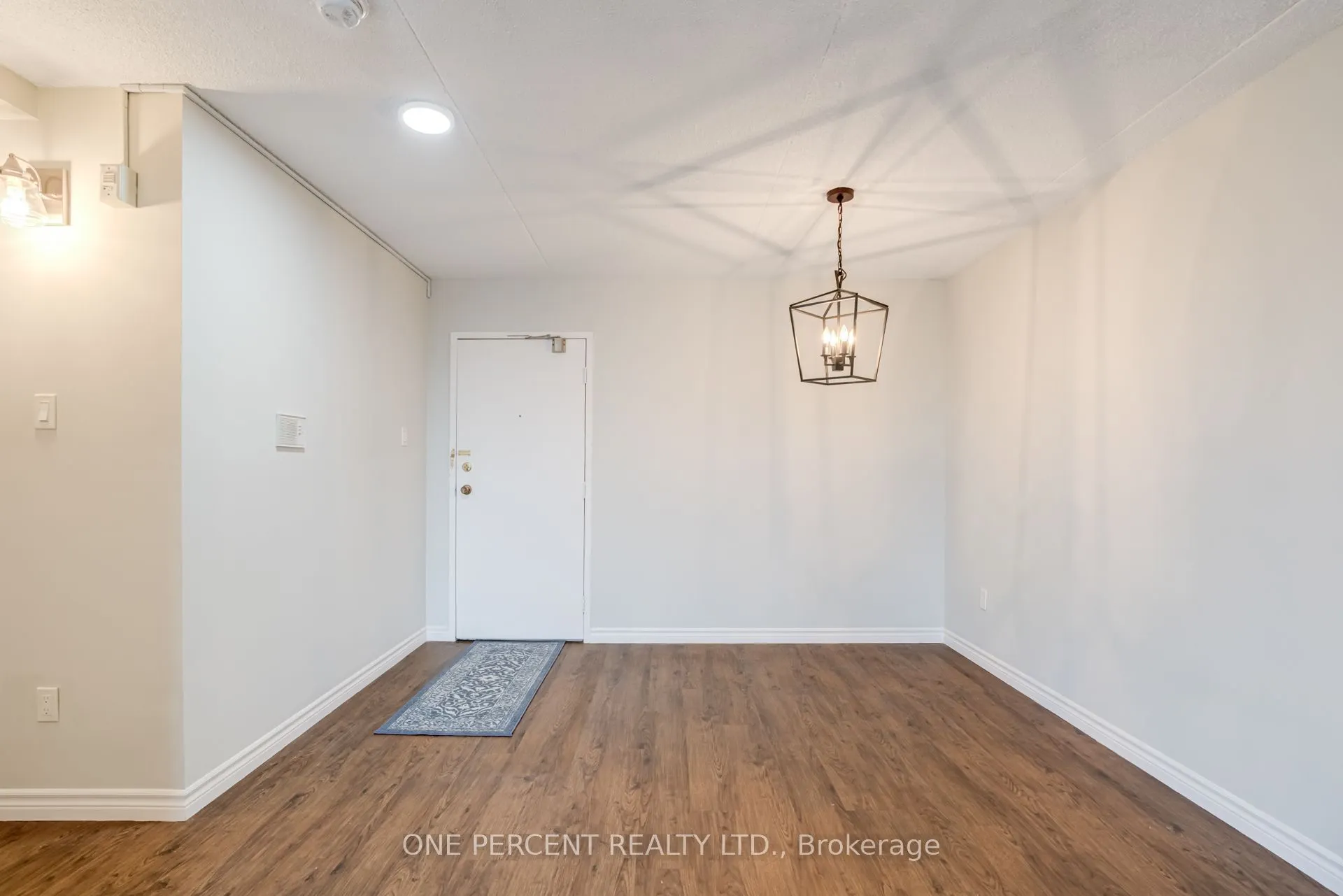 15390 Yonge Street #406