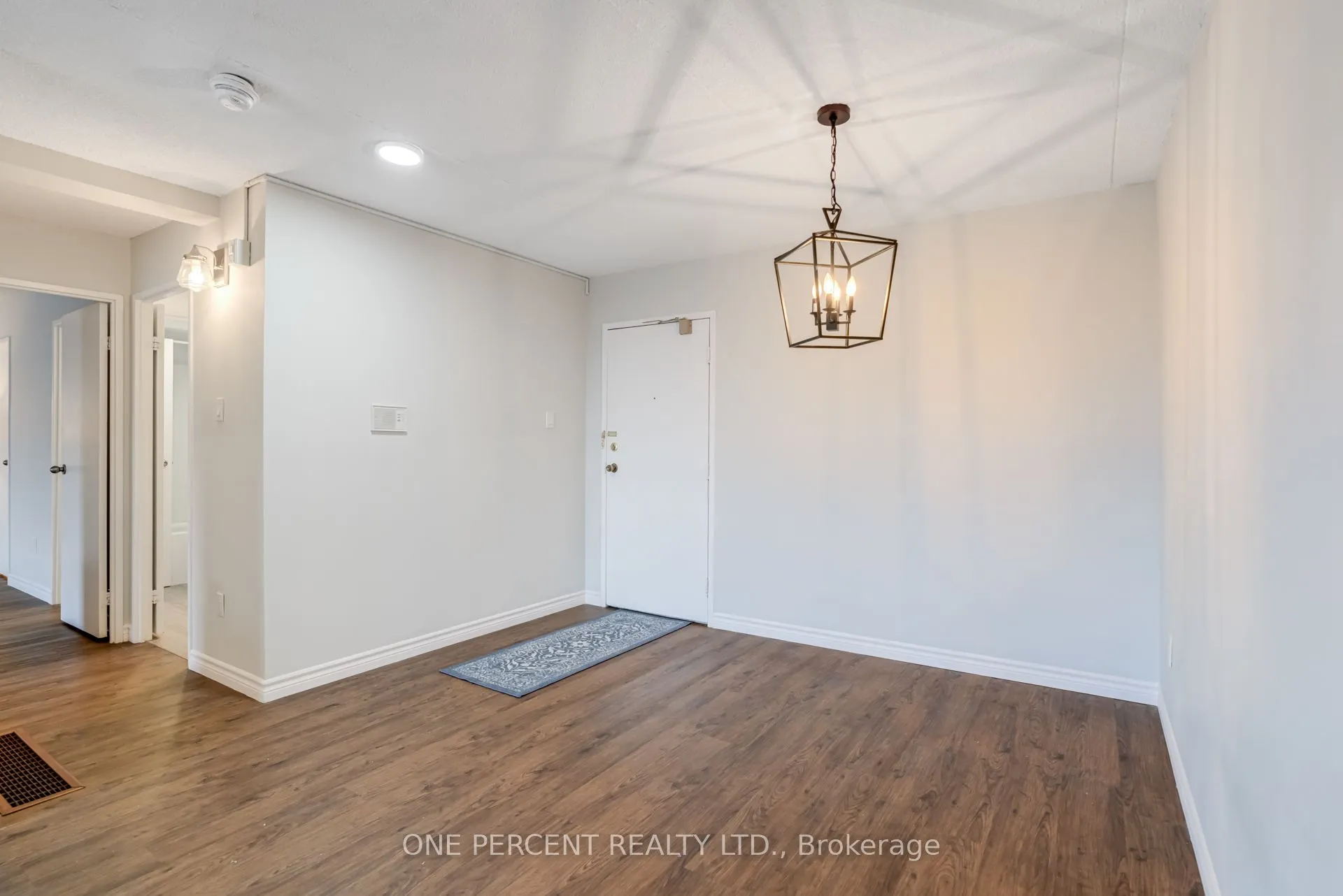 15390 Yonge Street #406