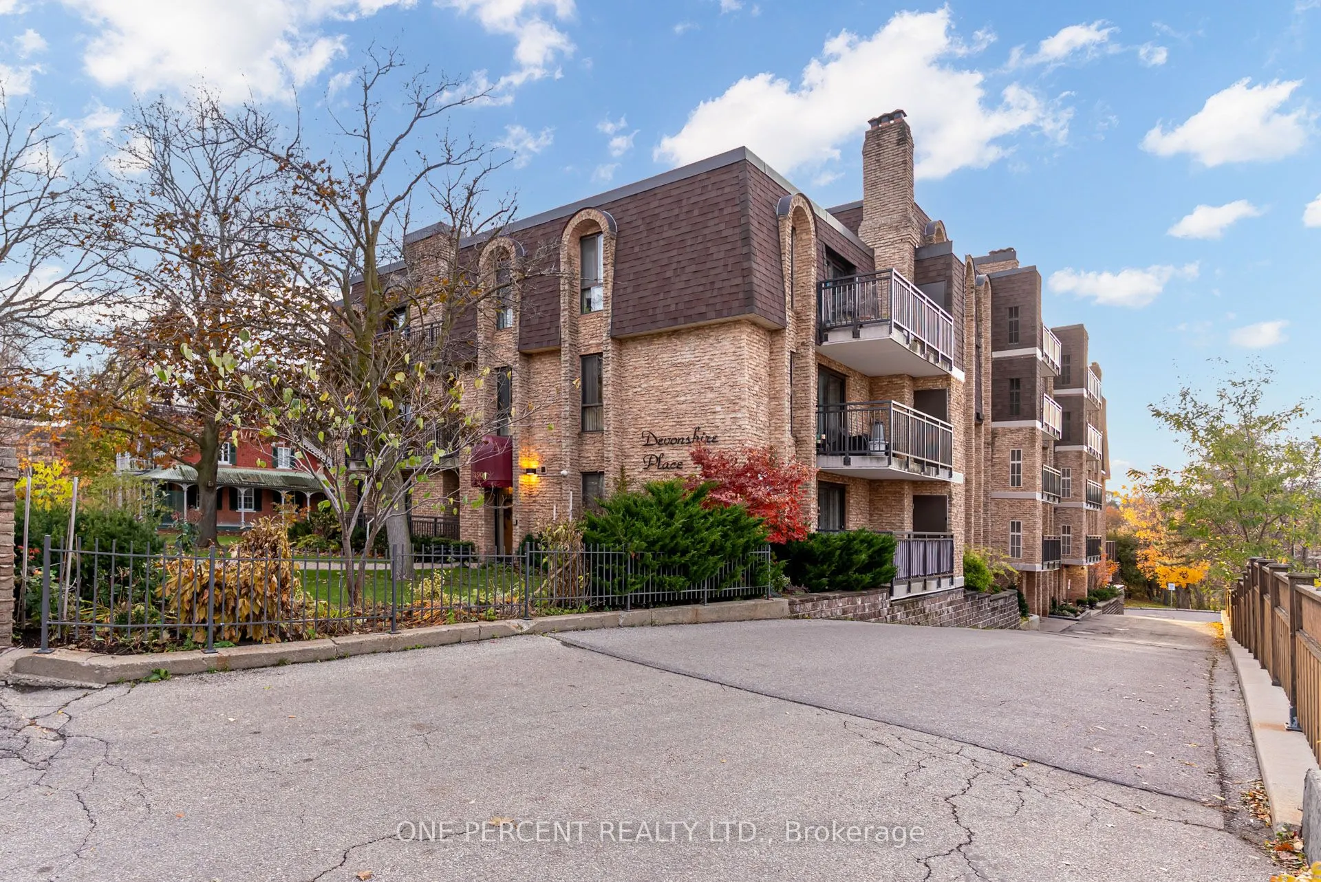 15390 Yonge Street #406