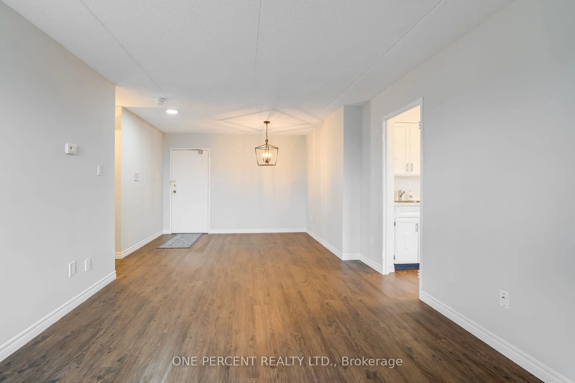 15390 Yonge Street #406