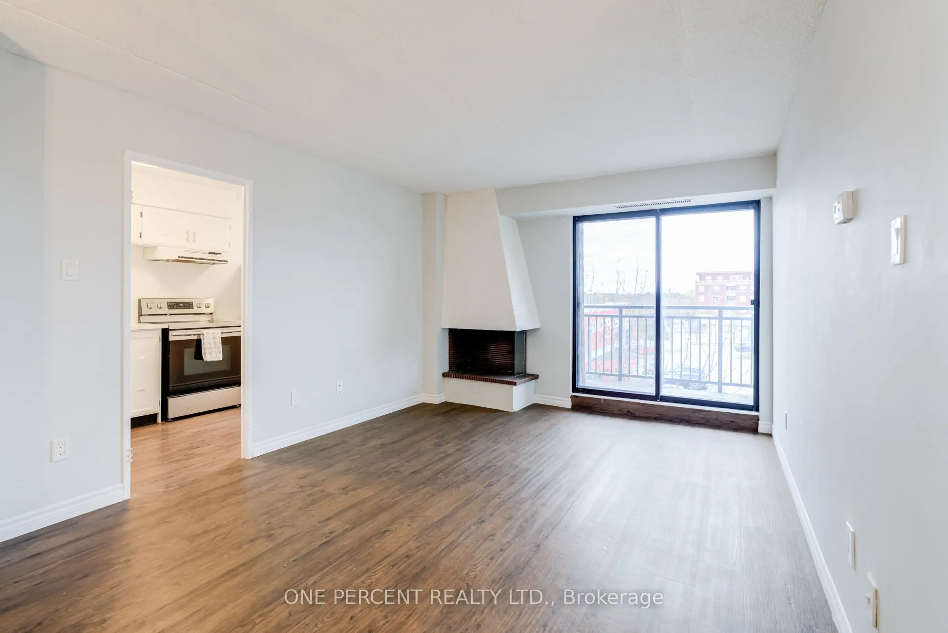 15390 Yonge Street #406