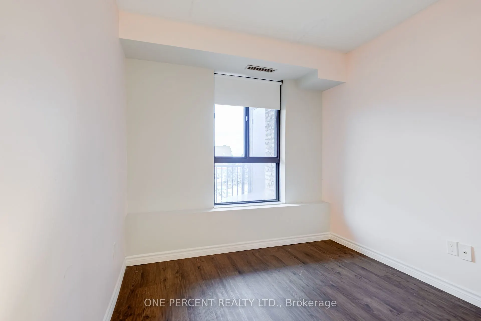 15390 Yonge Street #406
