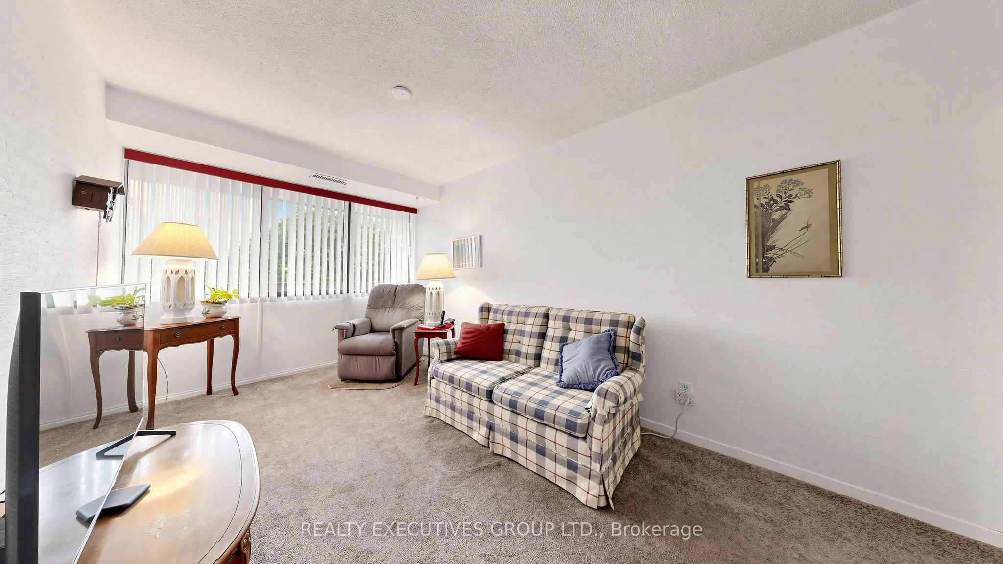 8111 Yonge Street #206