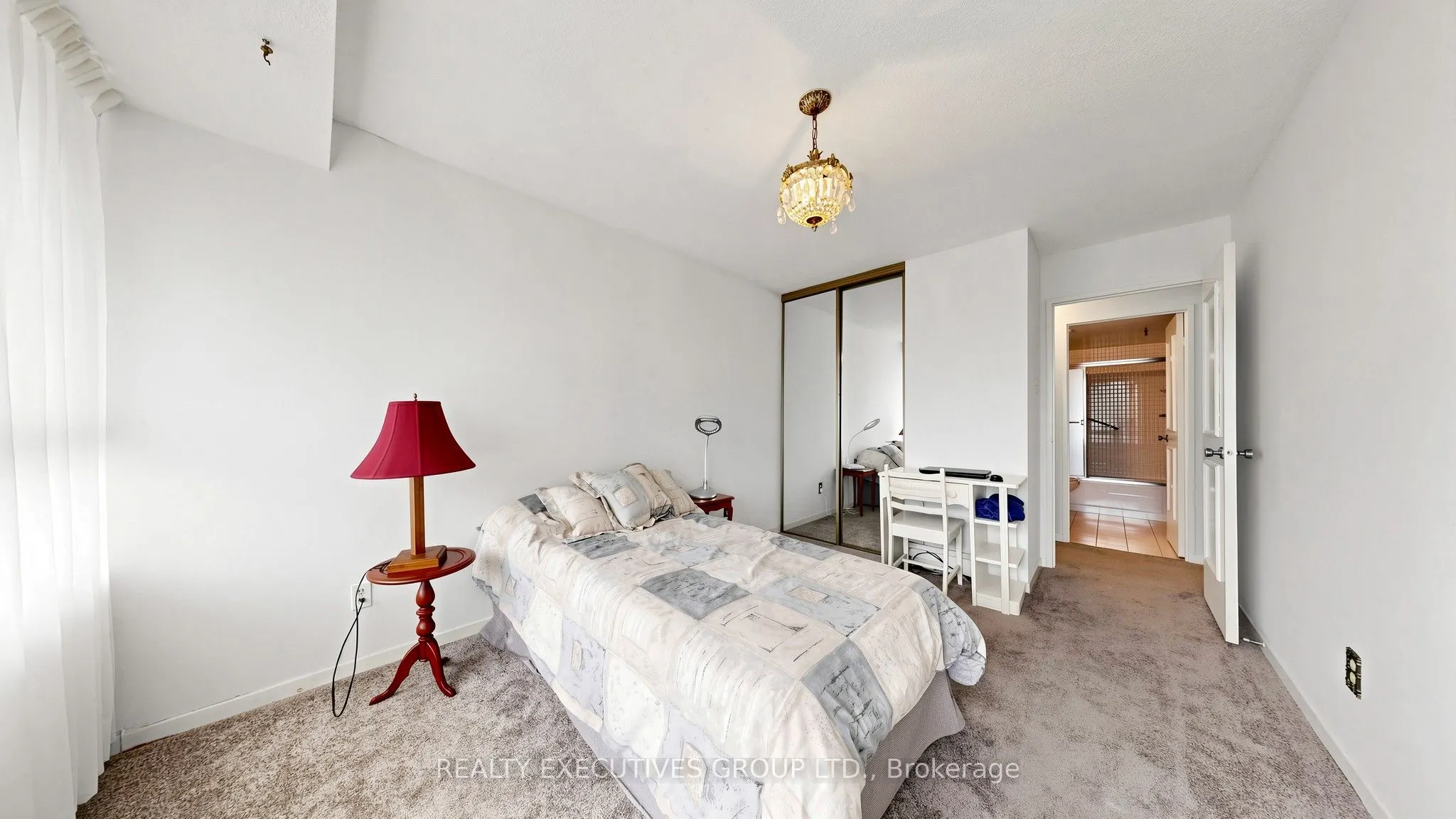8111 Yonge Street #206