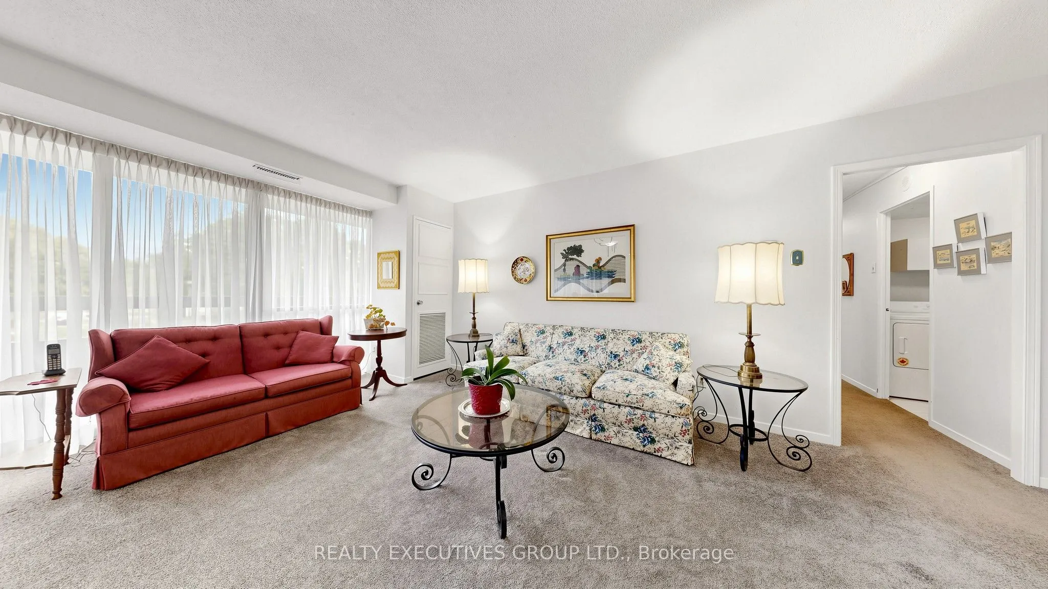 8111 Yonge Street #206
