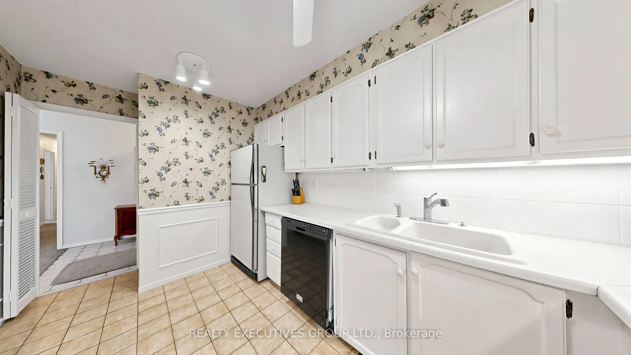 8111 Yonge Street #206