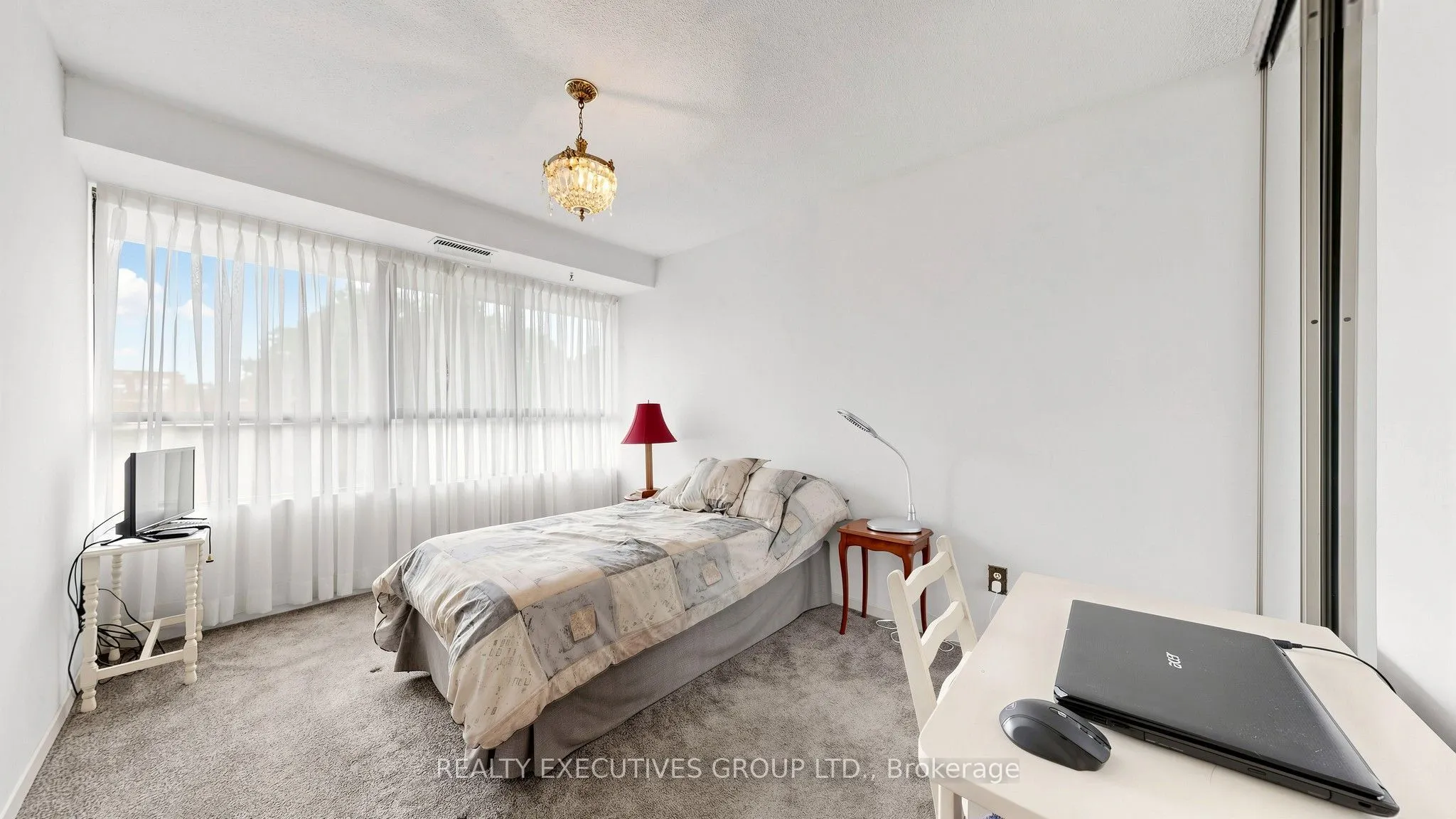 8111 Yonge Street #206