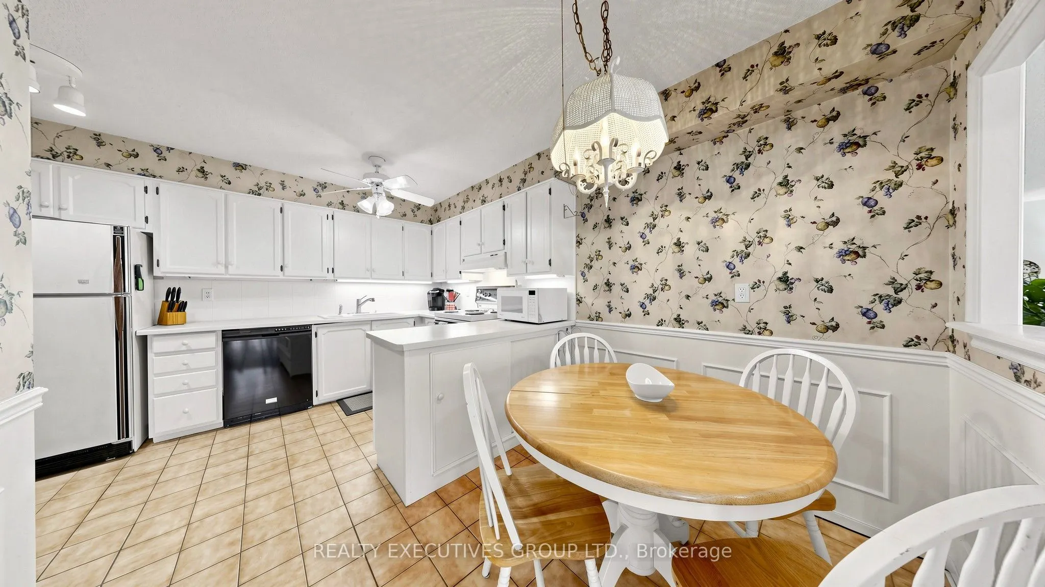 8111 Yonge Street #206
