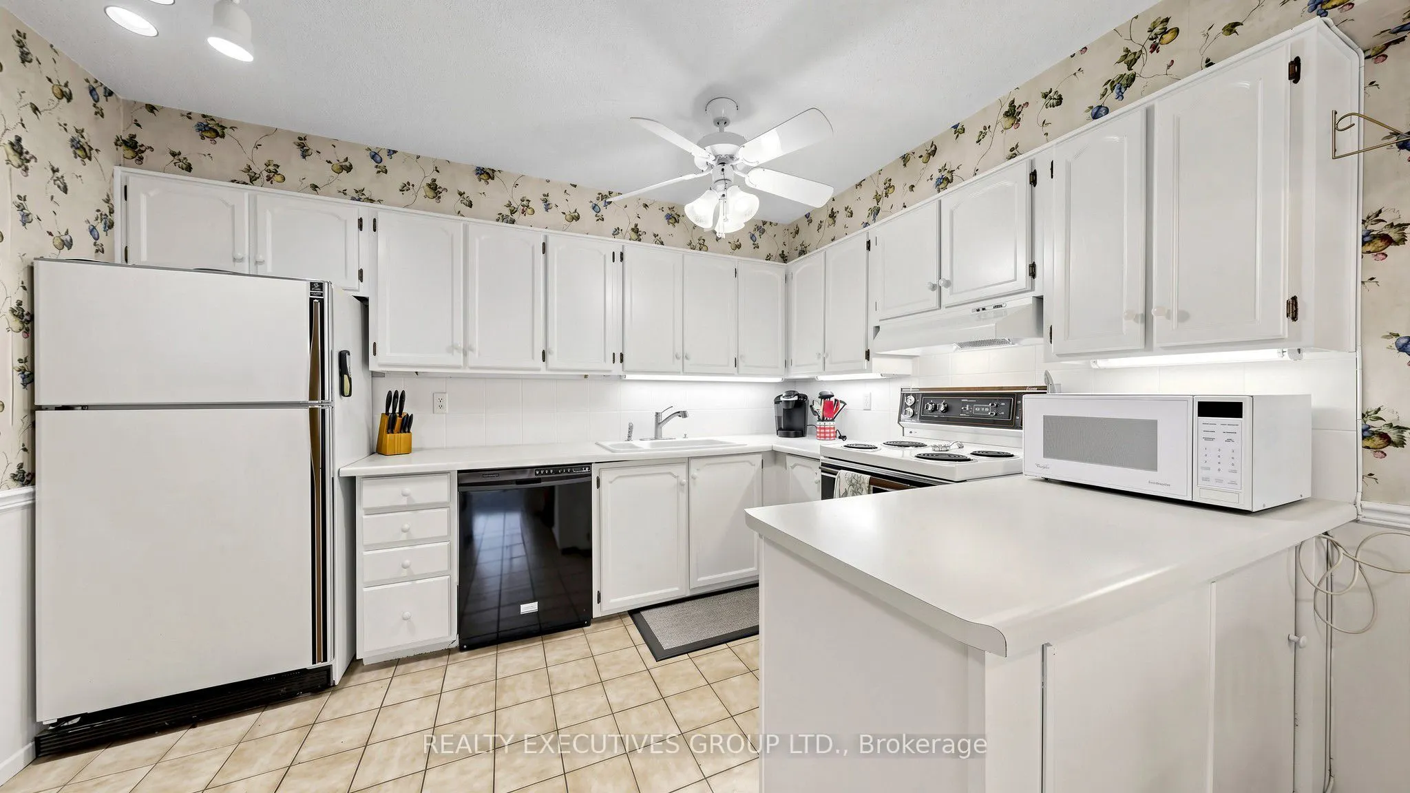 8111 Yonge Street #206