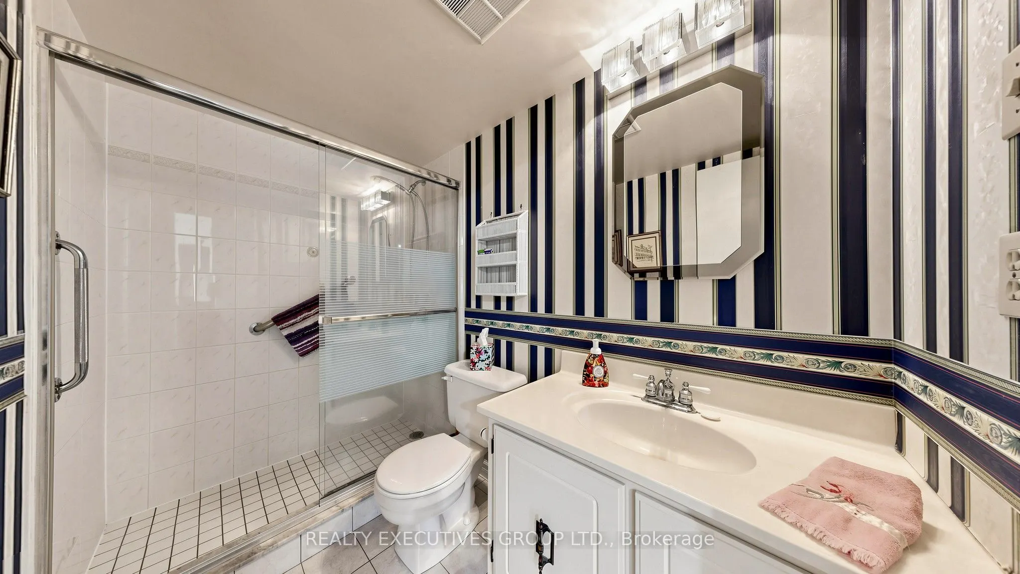 8111 Yonge Street #206