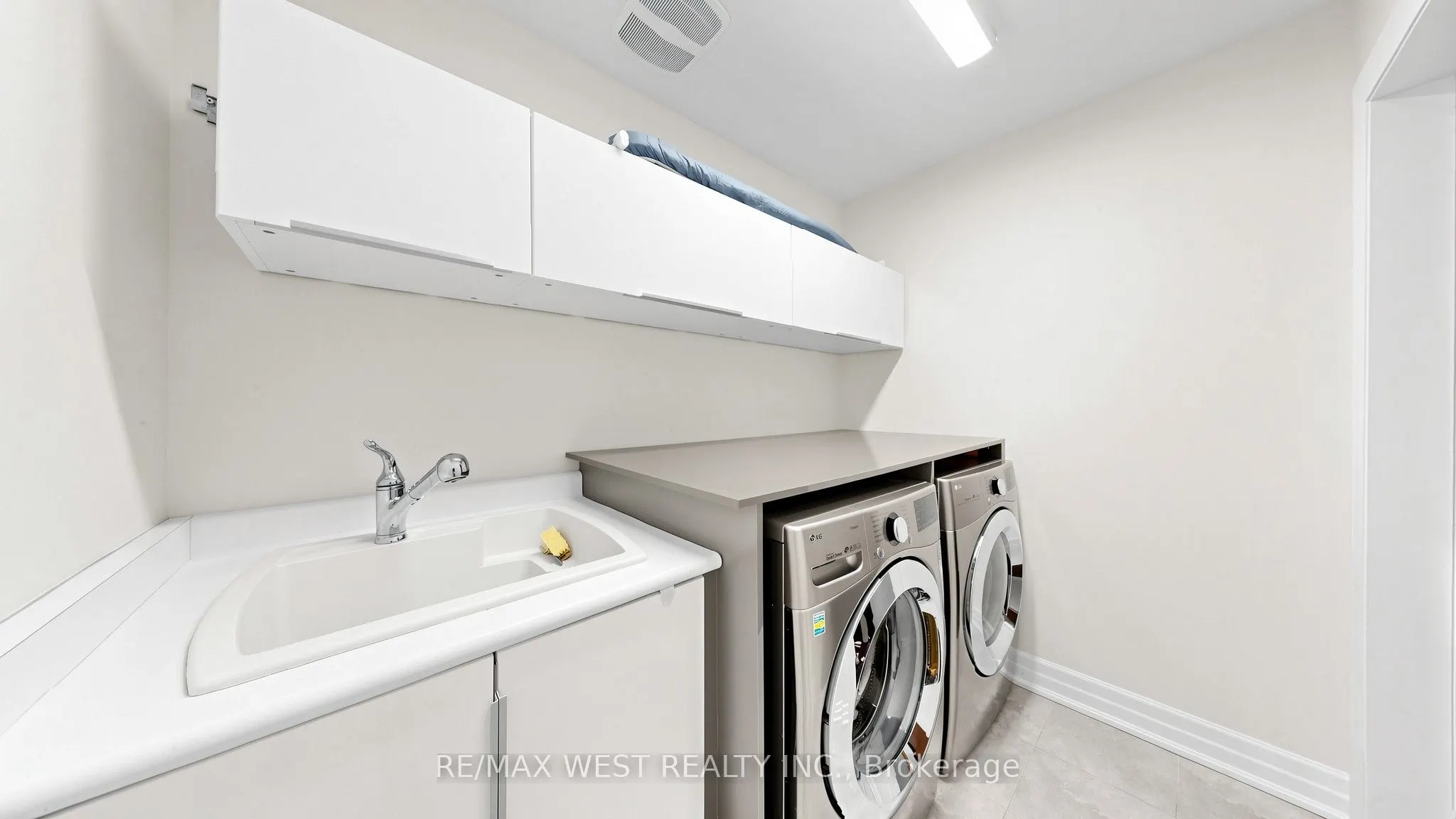 57 Alex Campbell Crescent