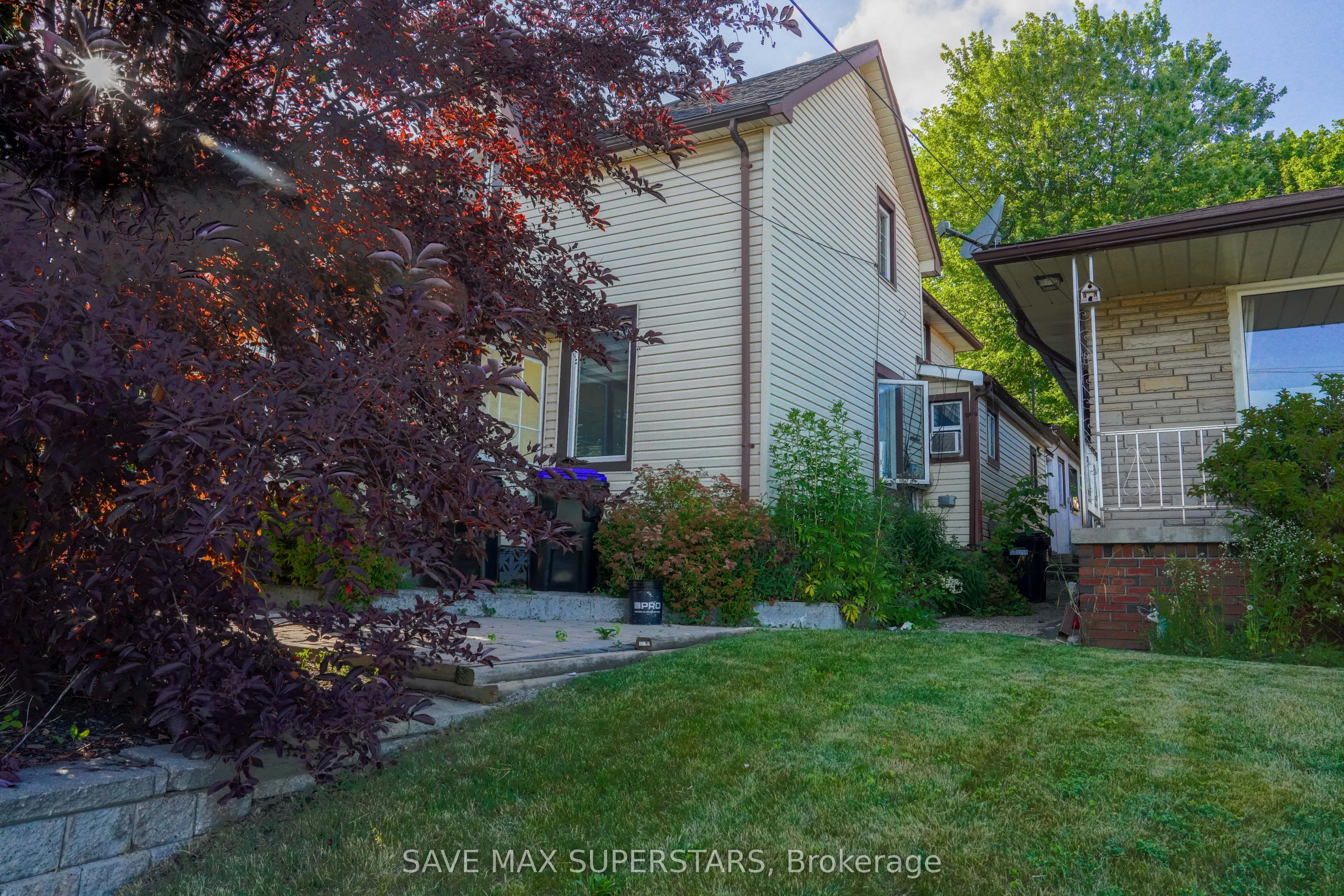 93 John Street E