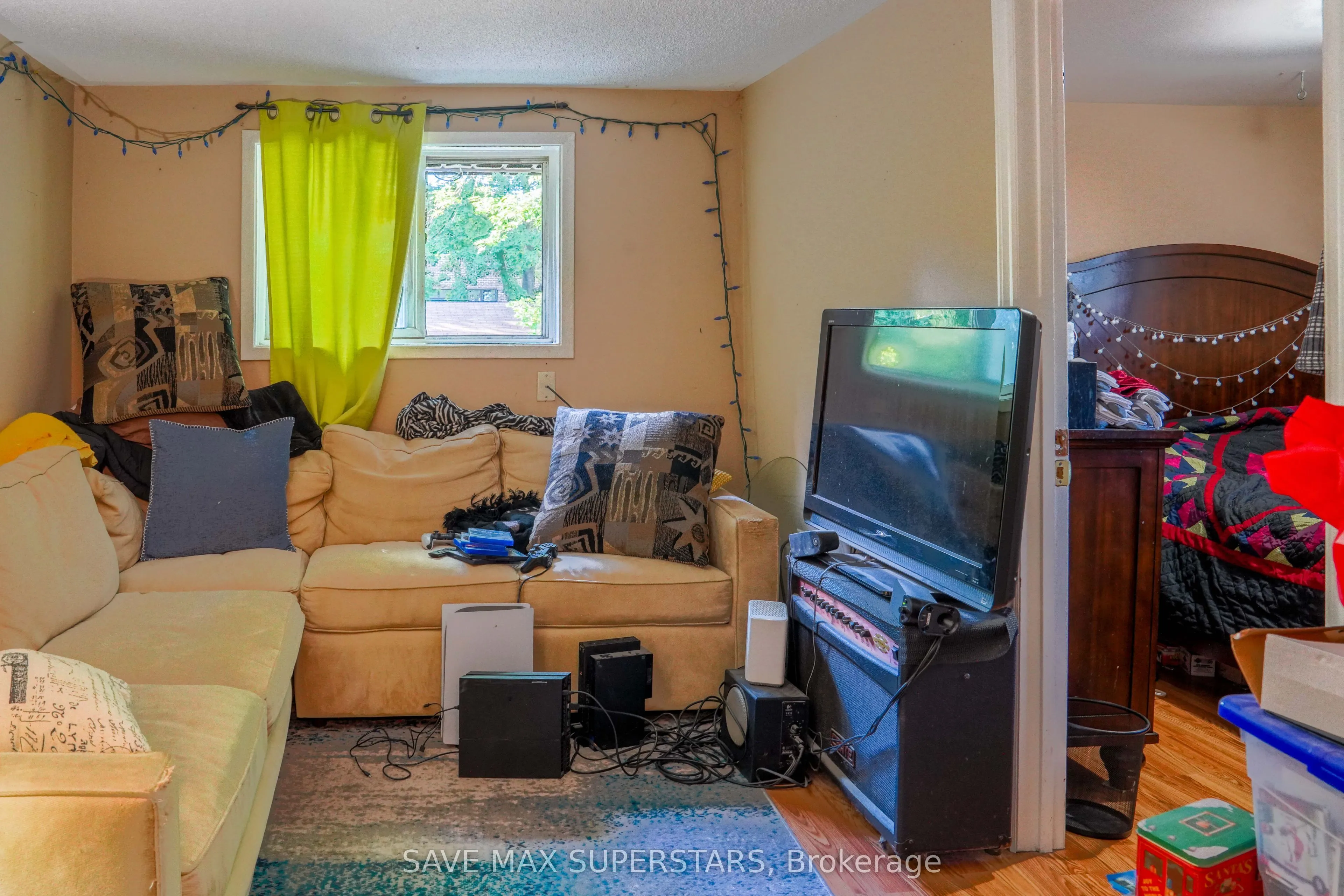 93 John Street E