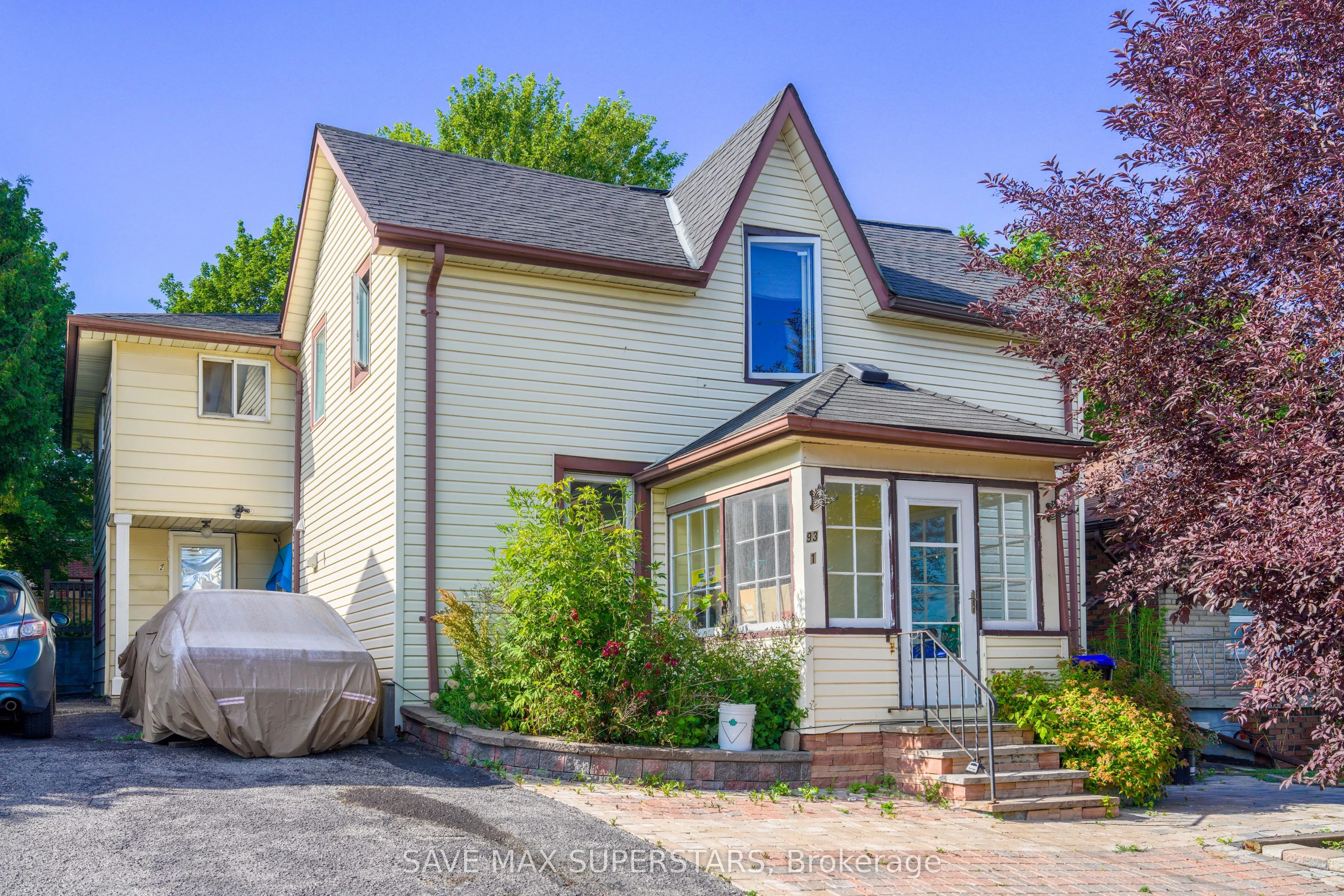 93 John Street E