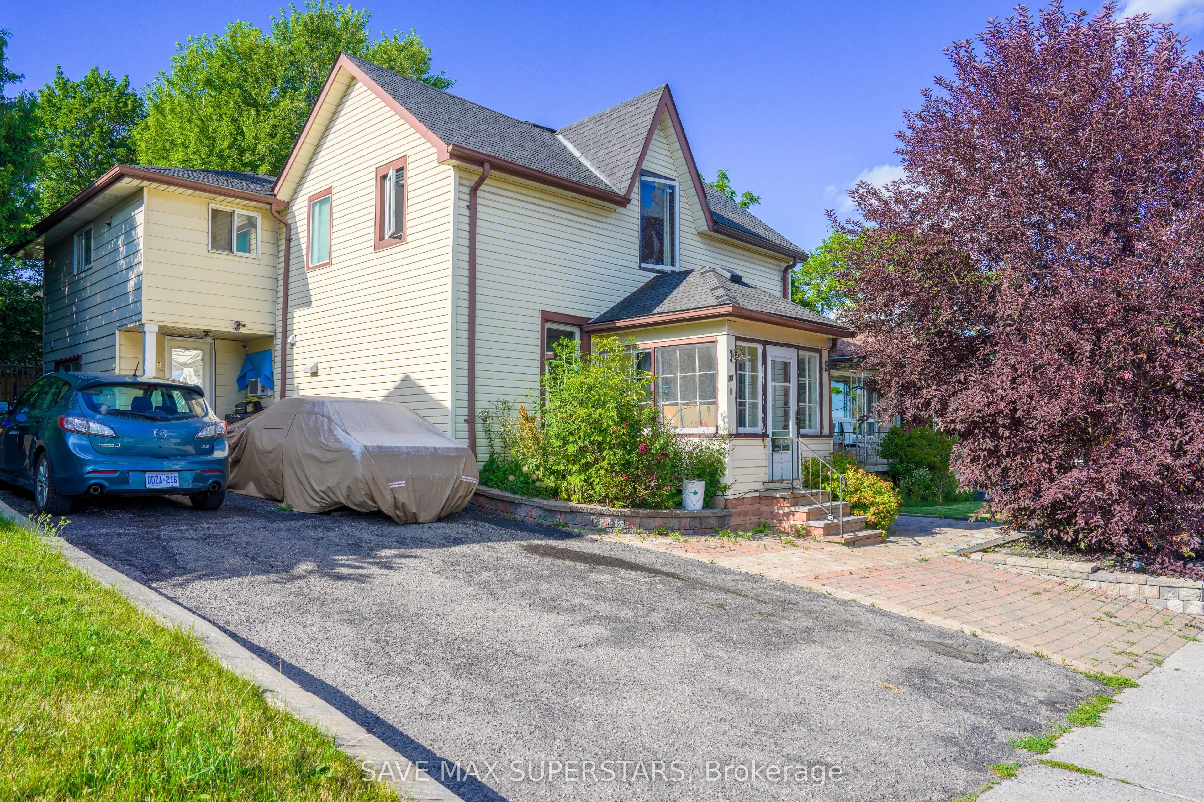 93 John Street E