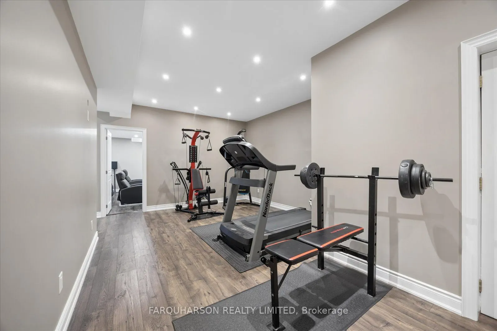 41 Country Club Crescent