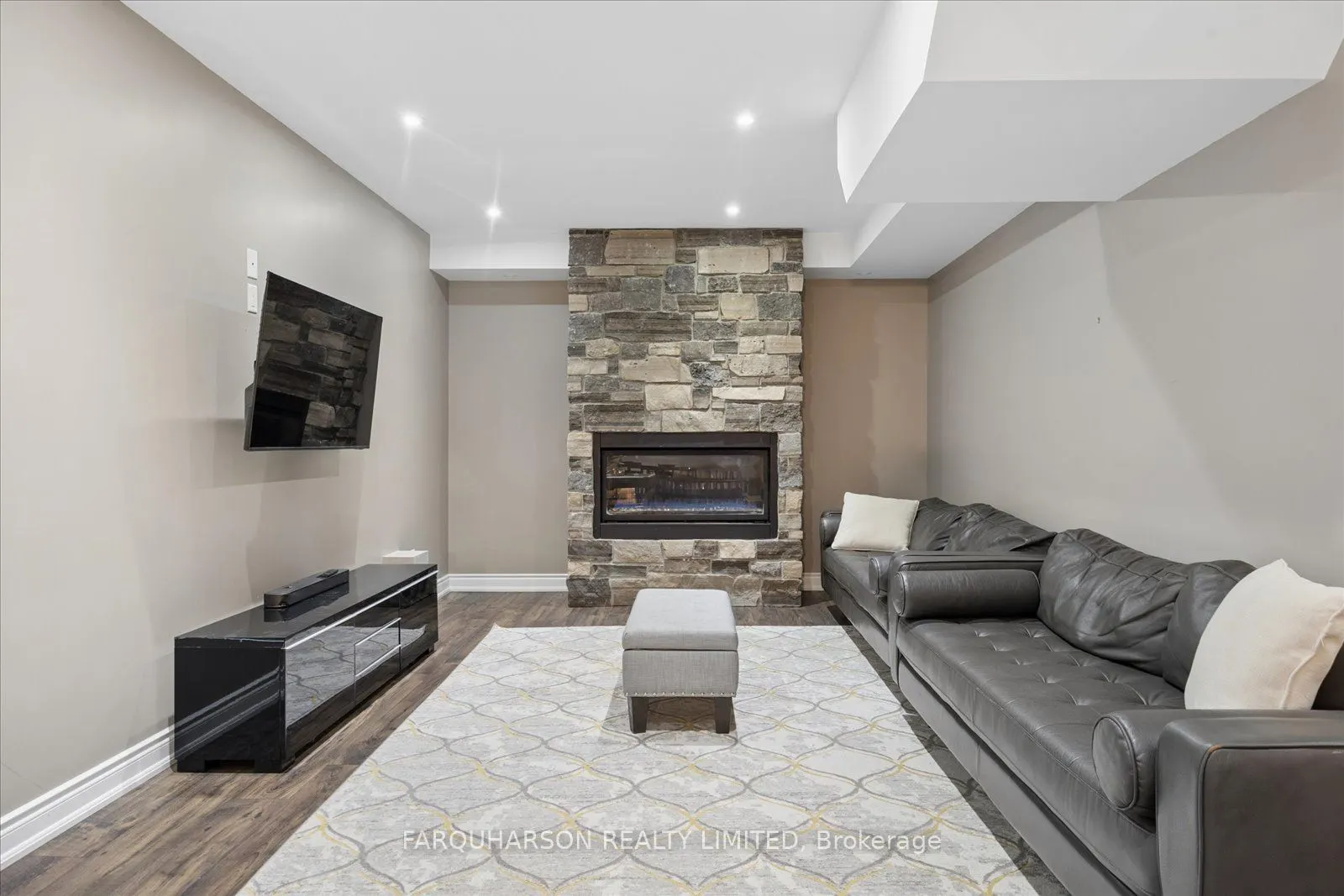 41 Country Club Crescent