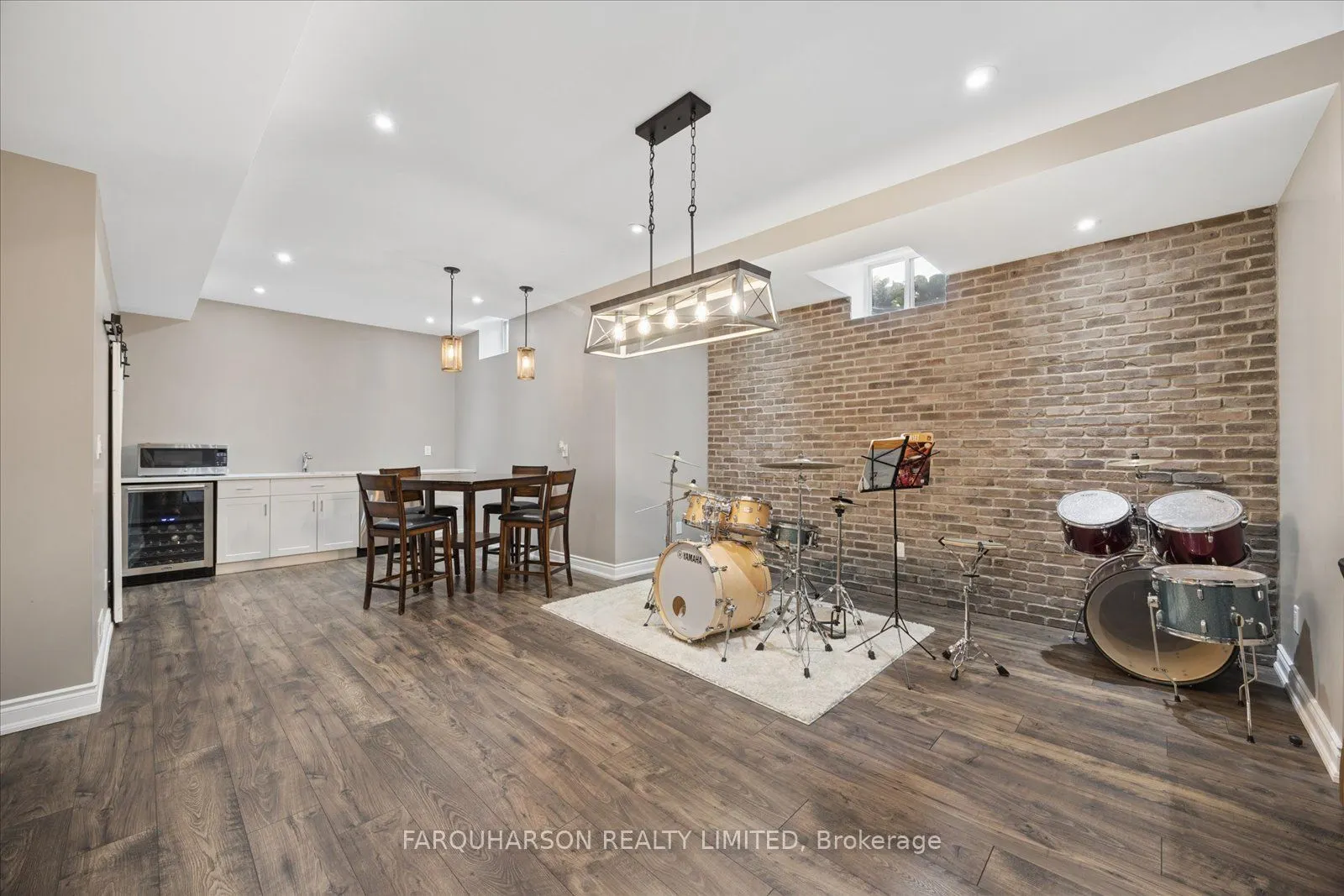 41 Country Club Crescent