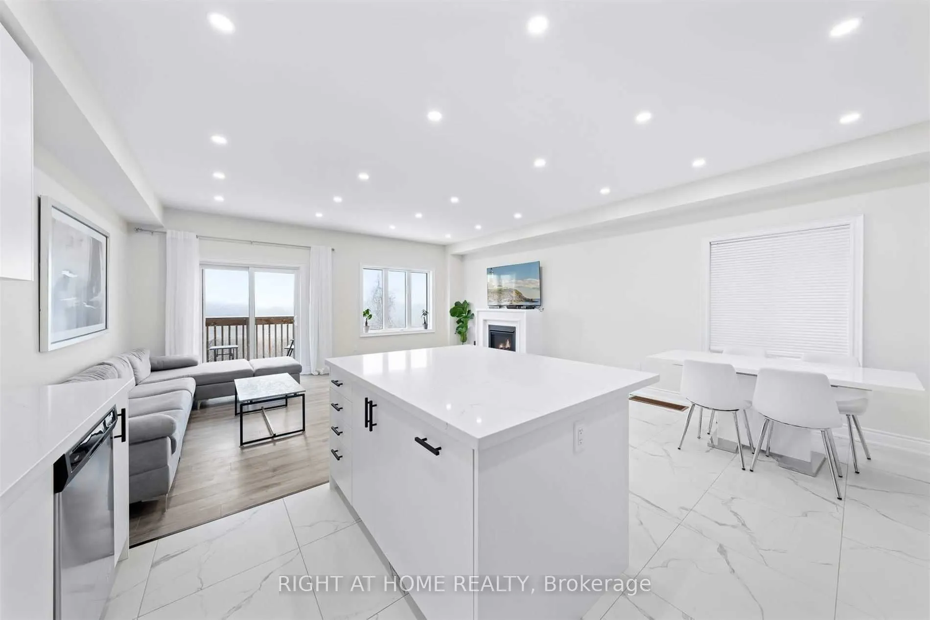 1172 Peelar Crescent