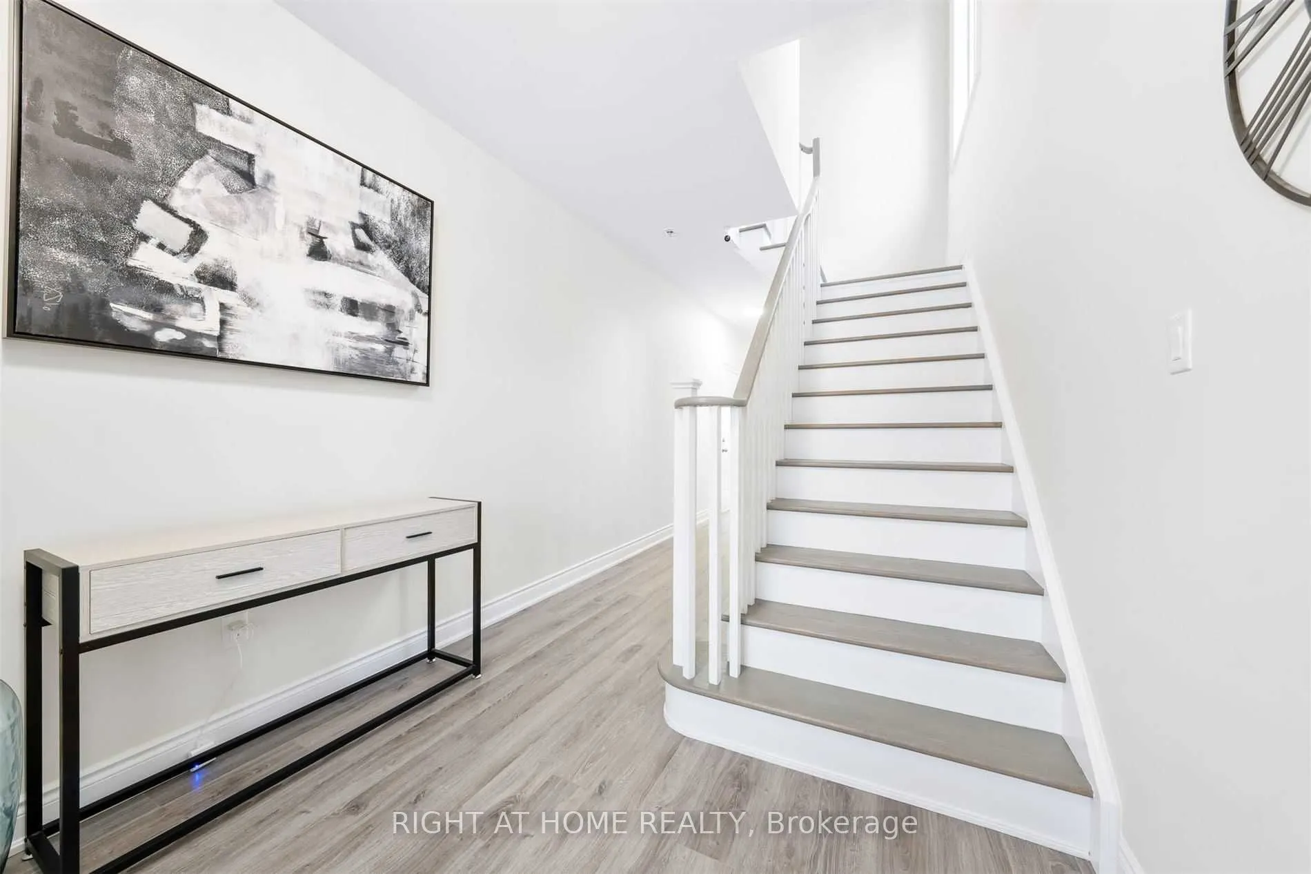 1172 Peelar Crescent