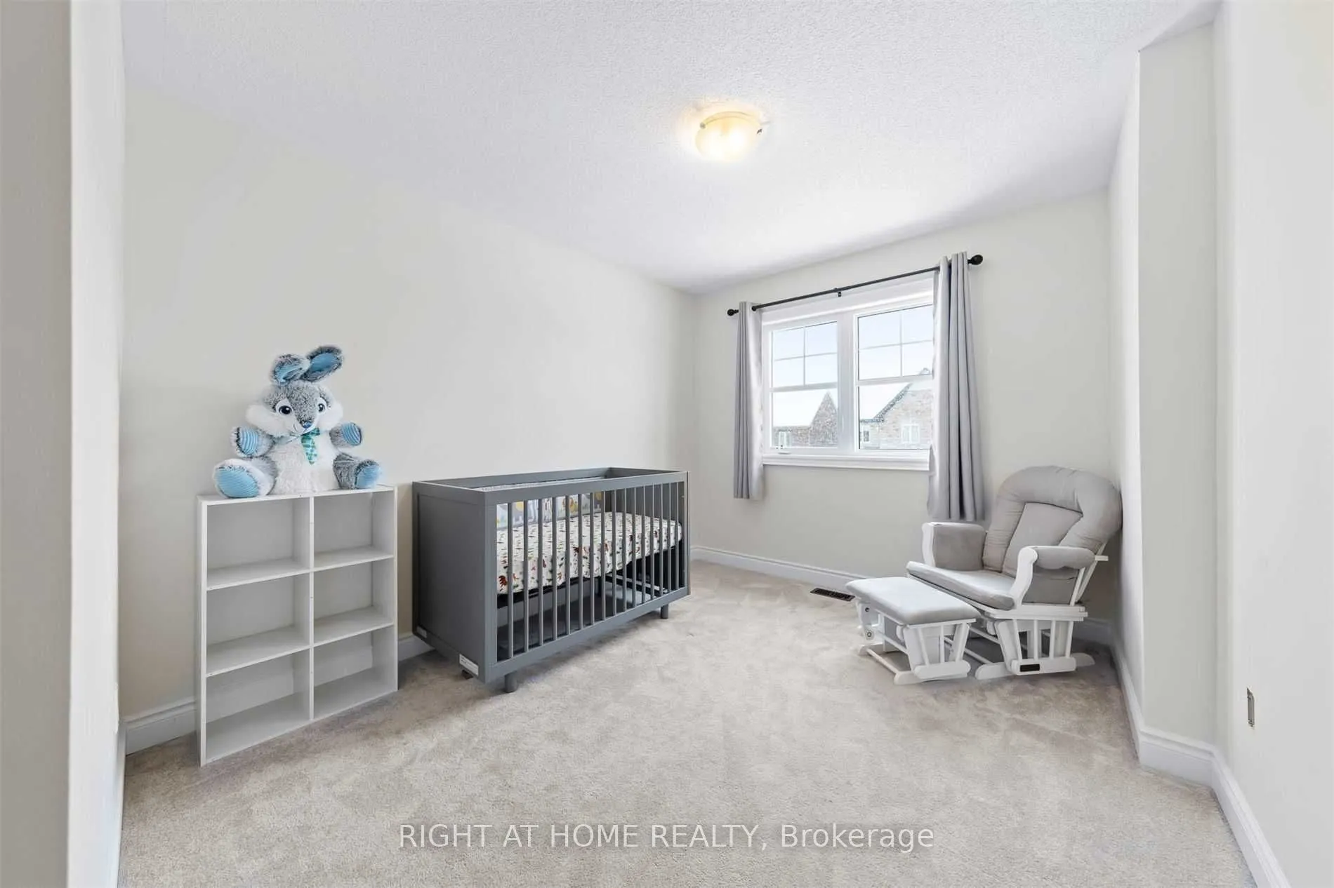 1172 Peelar Crescent