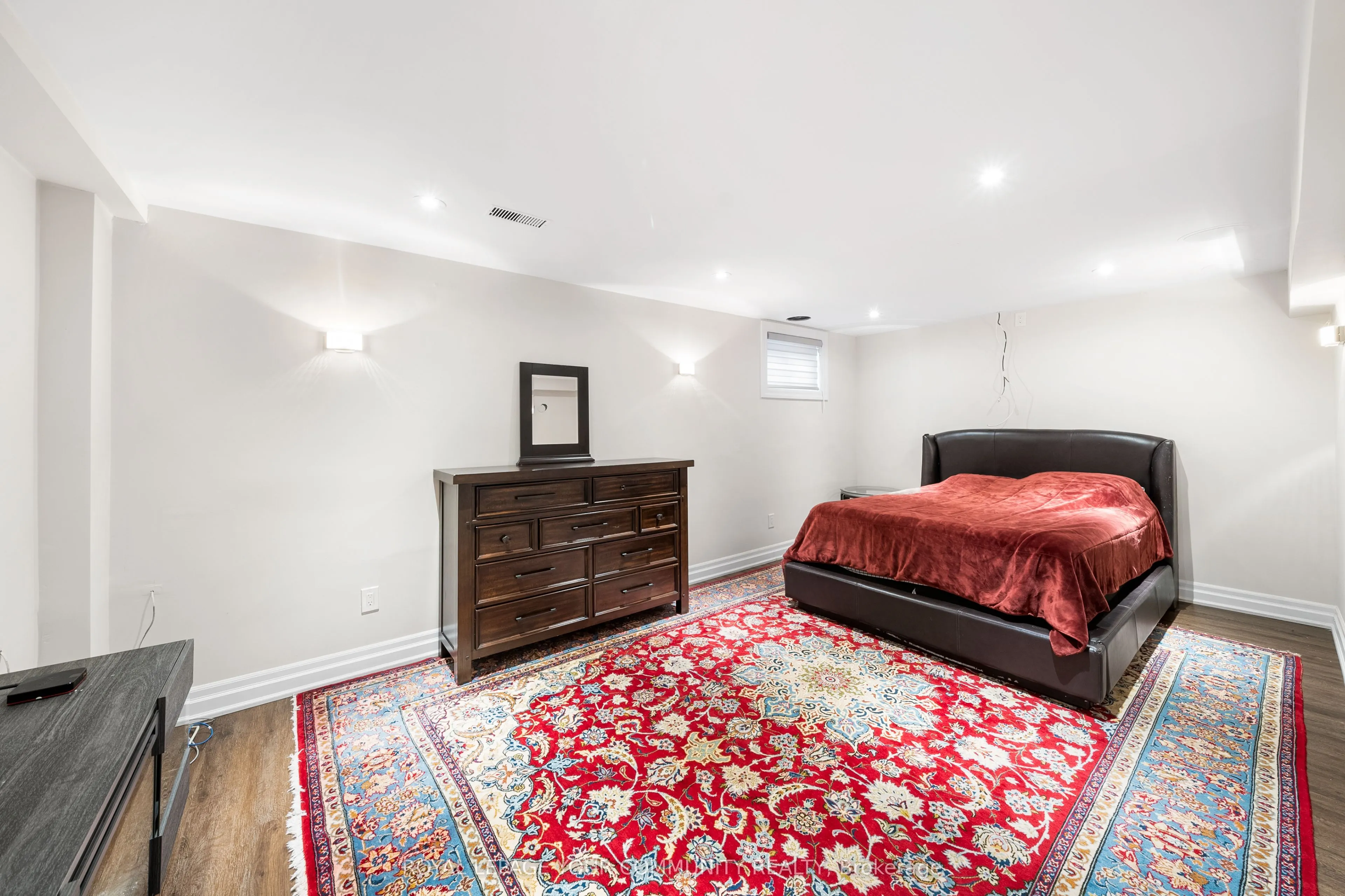42 Oatlands Crescent