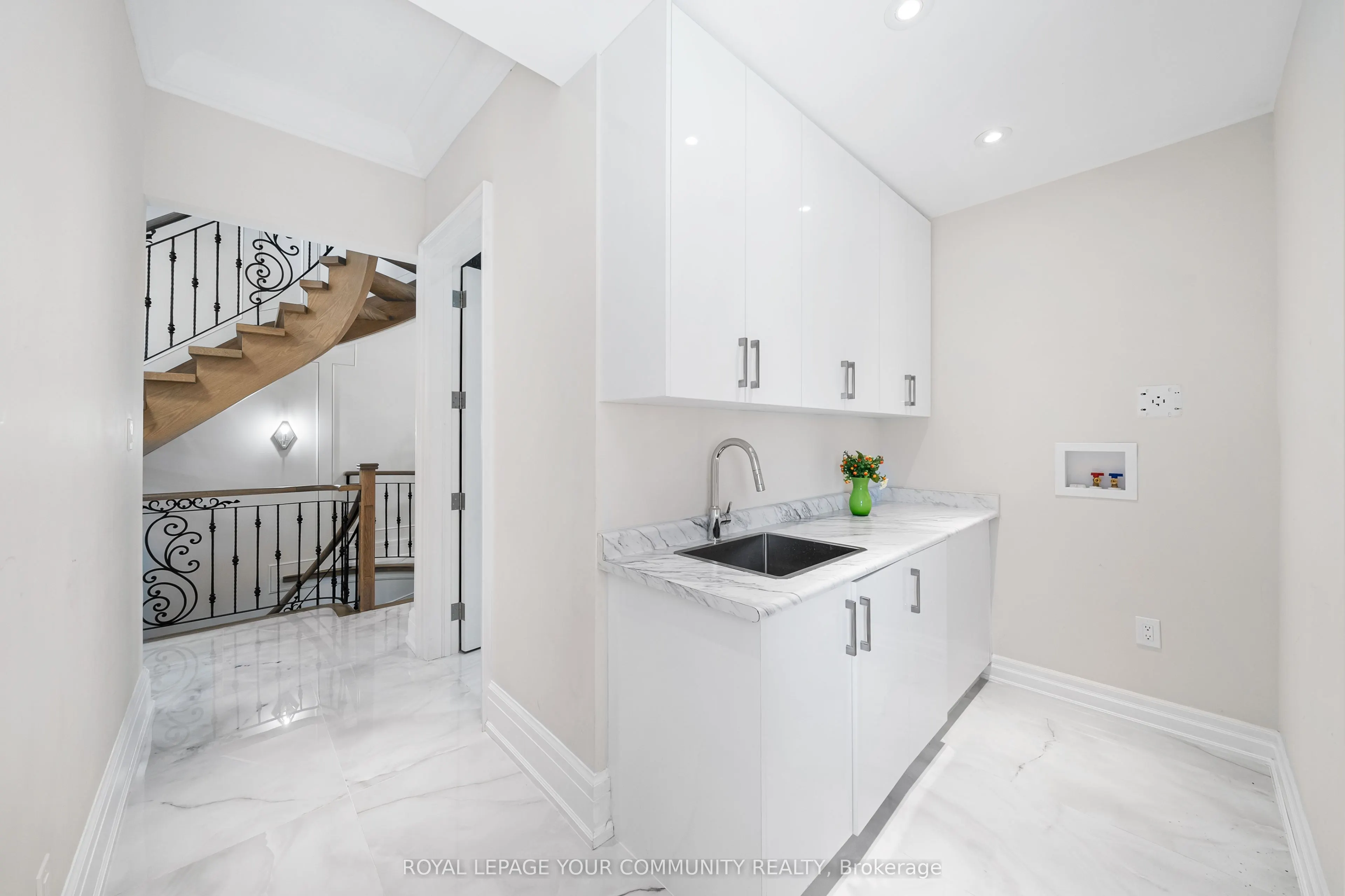 42 Oatlands Crescent