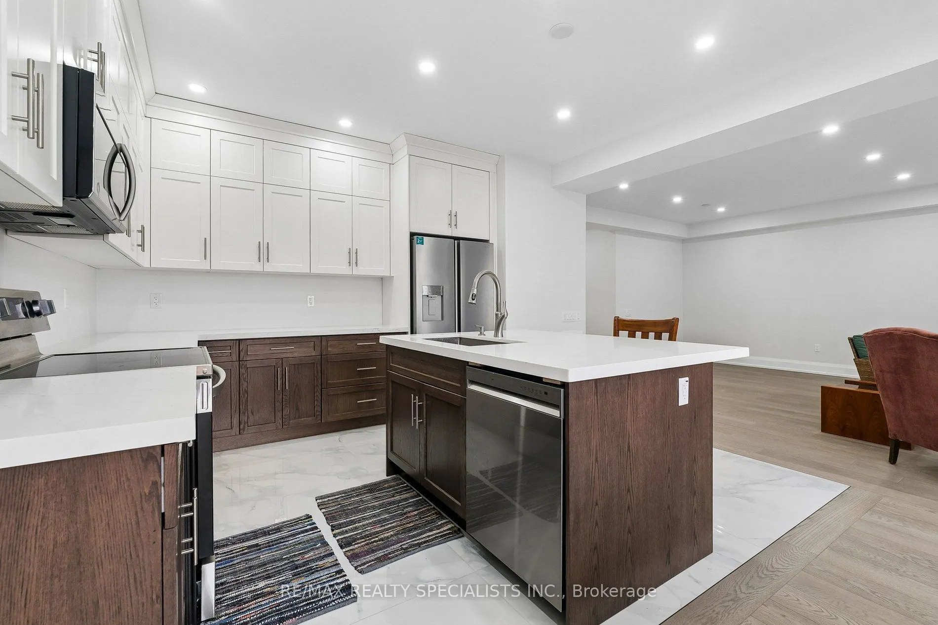 44 Albert Street W