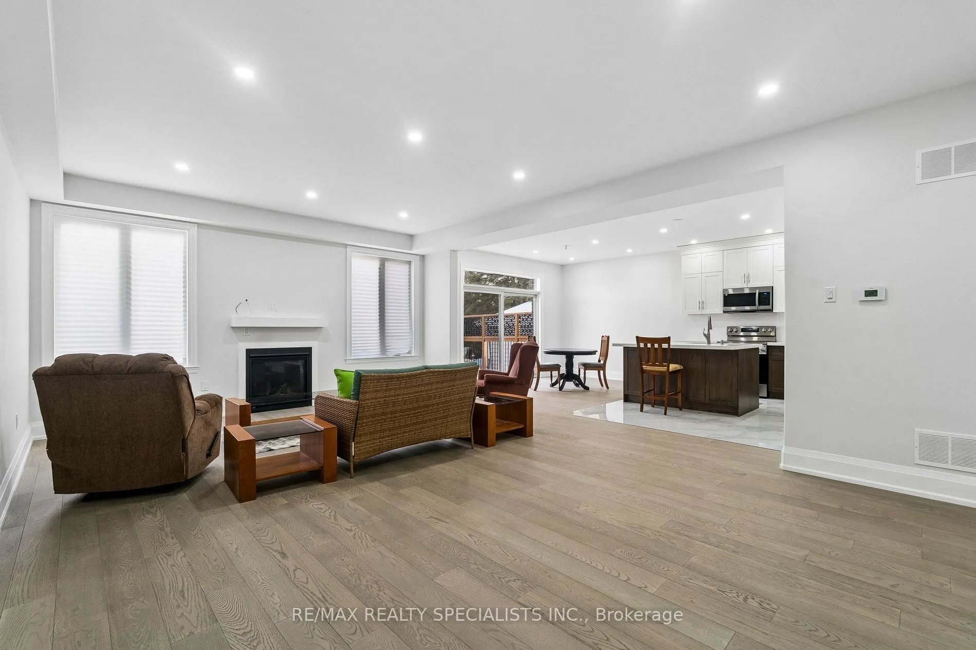 44 Albert Street W