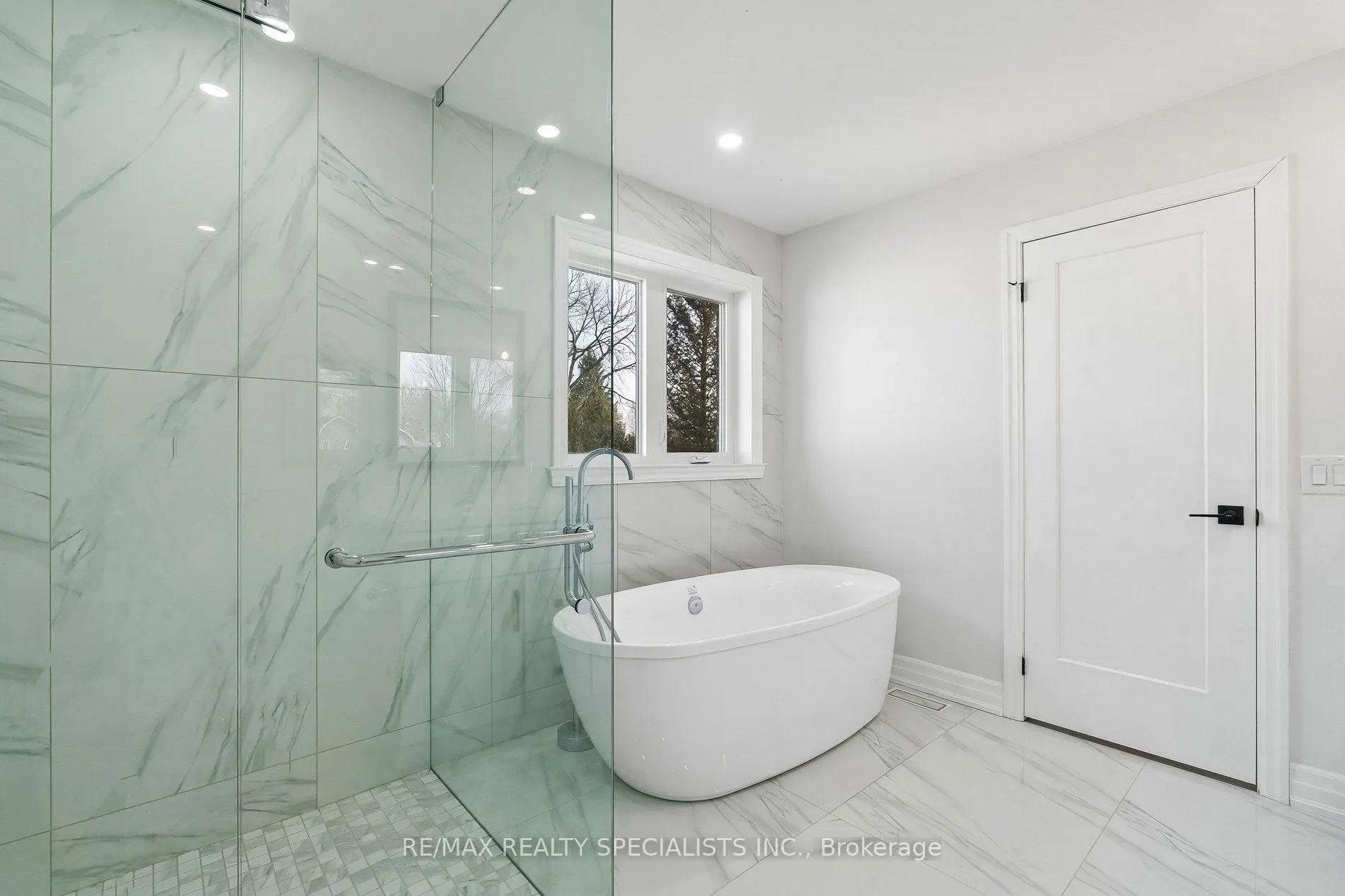 44 Albert Street W