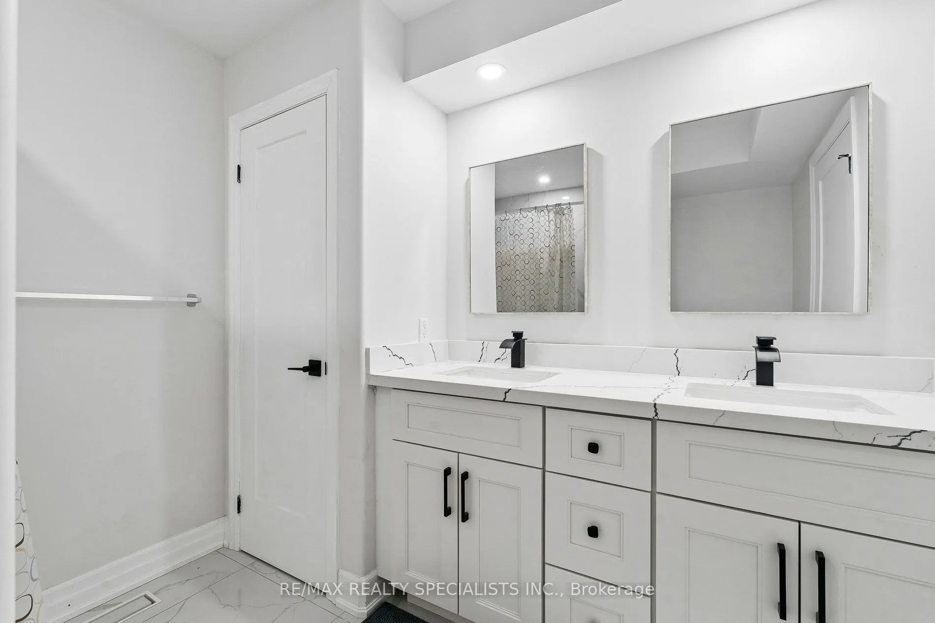 44 Albert Street W