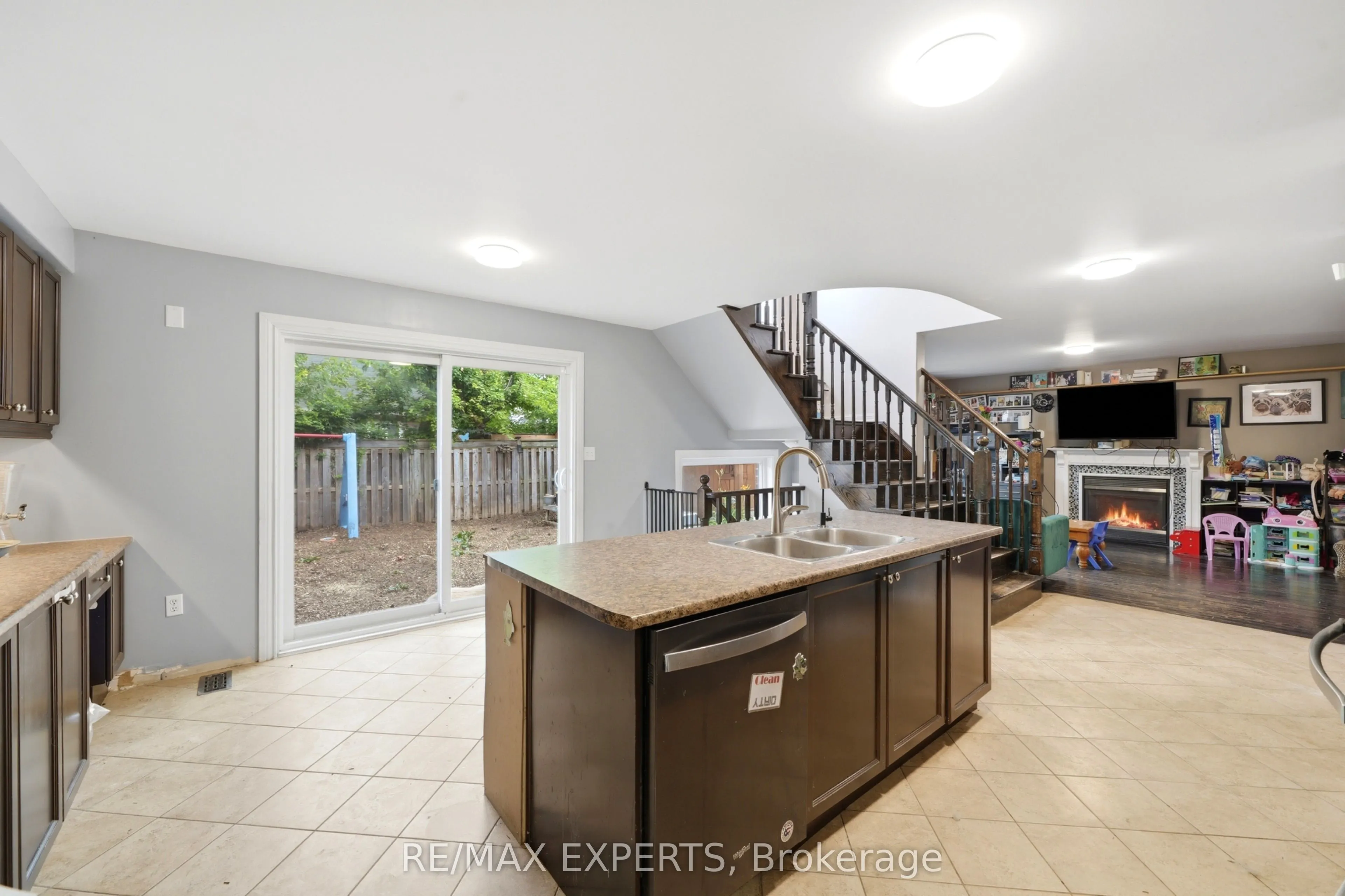 27 Kidd Crescent