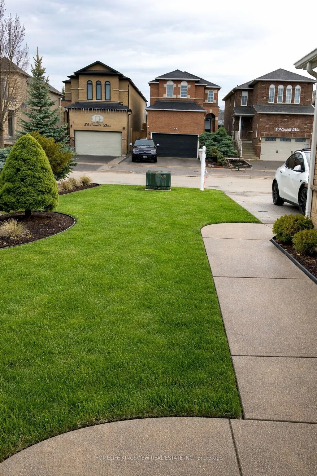 30 Condotti Drive