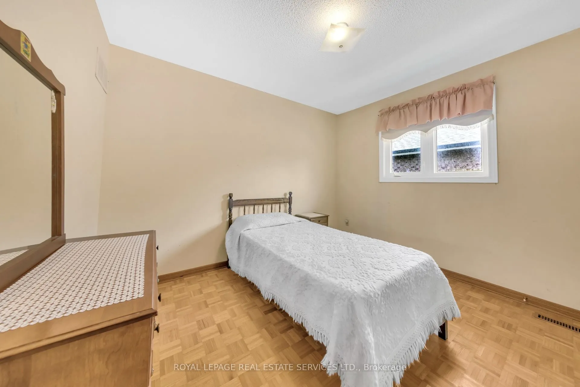 47 Velvet Crescent