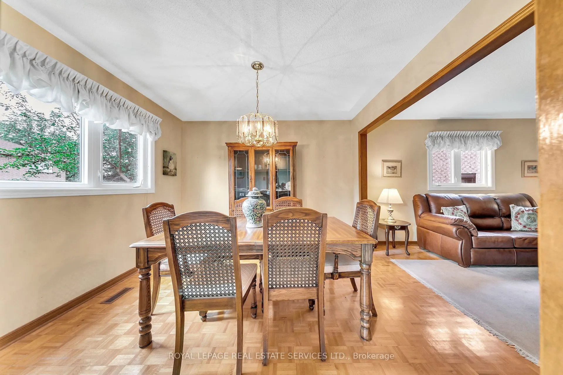 47 Velvet Crescent