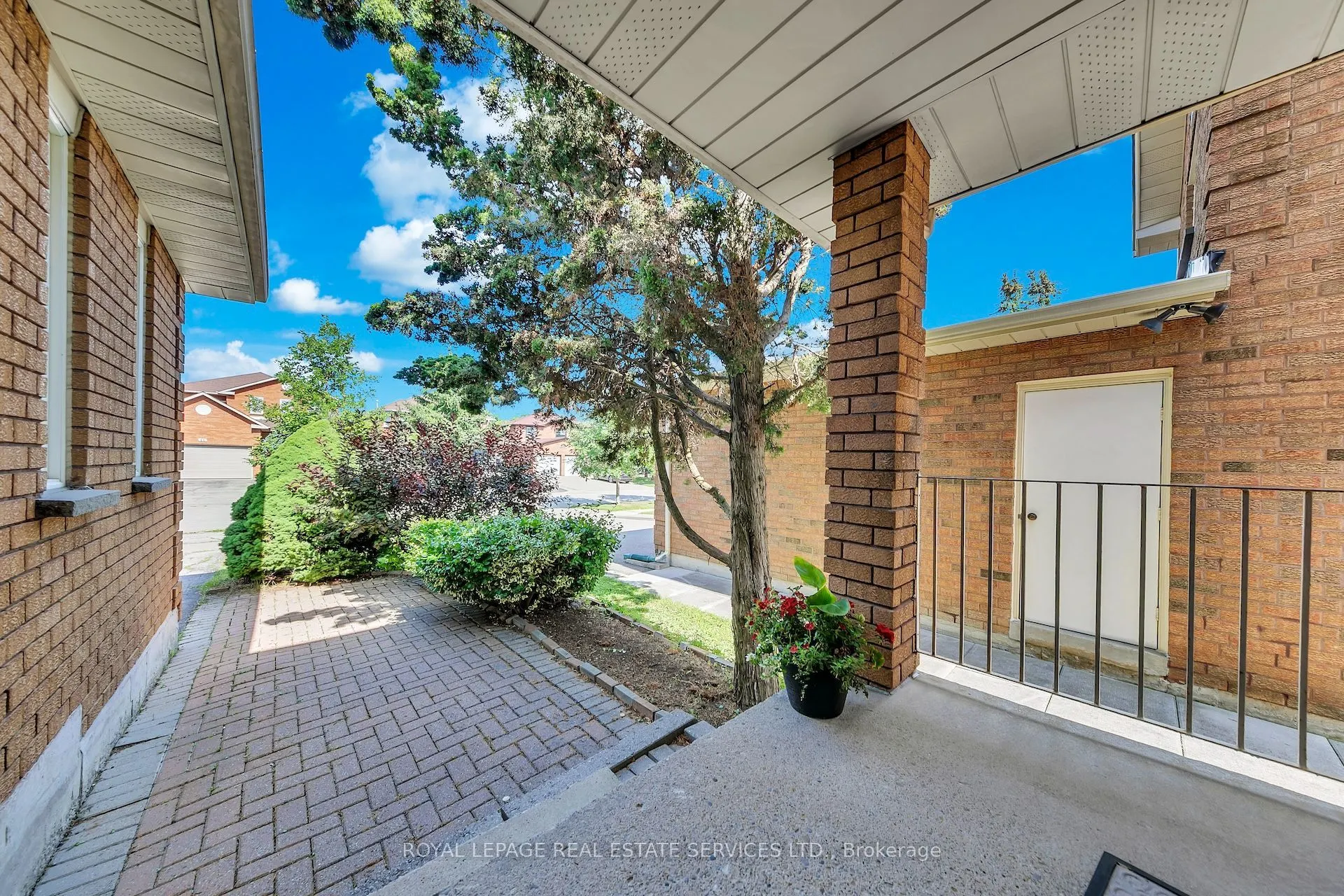 47 Velvet Crescent