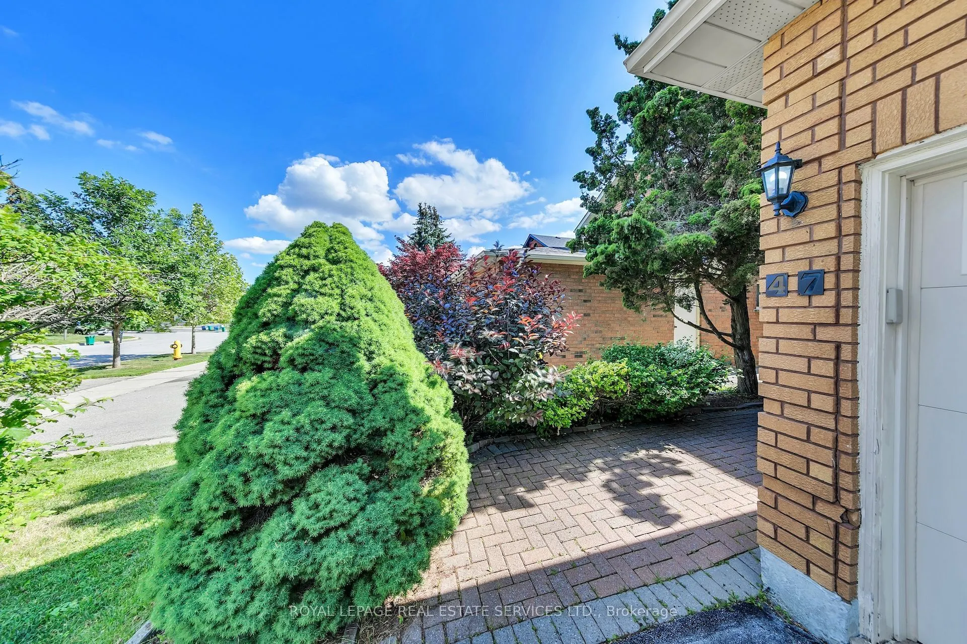 47 Velvet Crescent