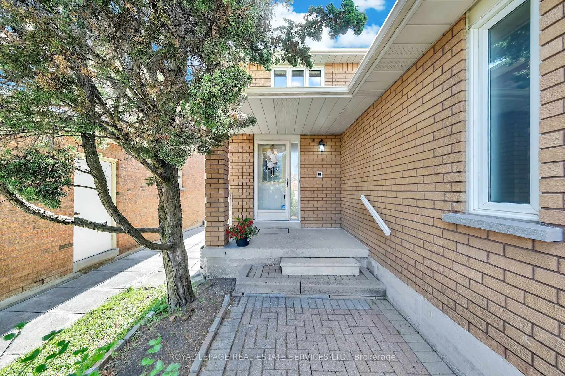 47 Velvet Crescent