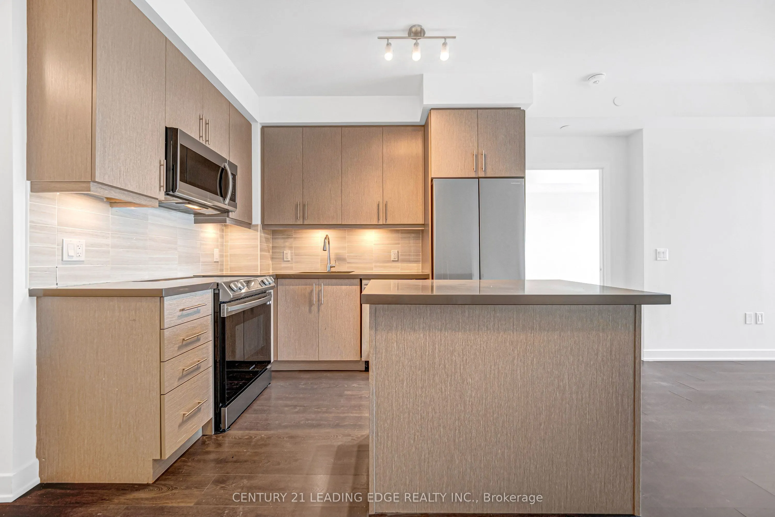 95 Oneida Crescent #707