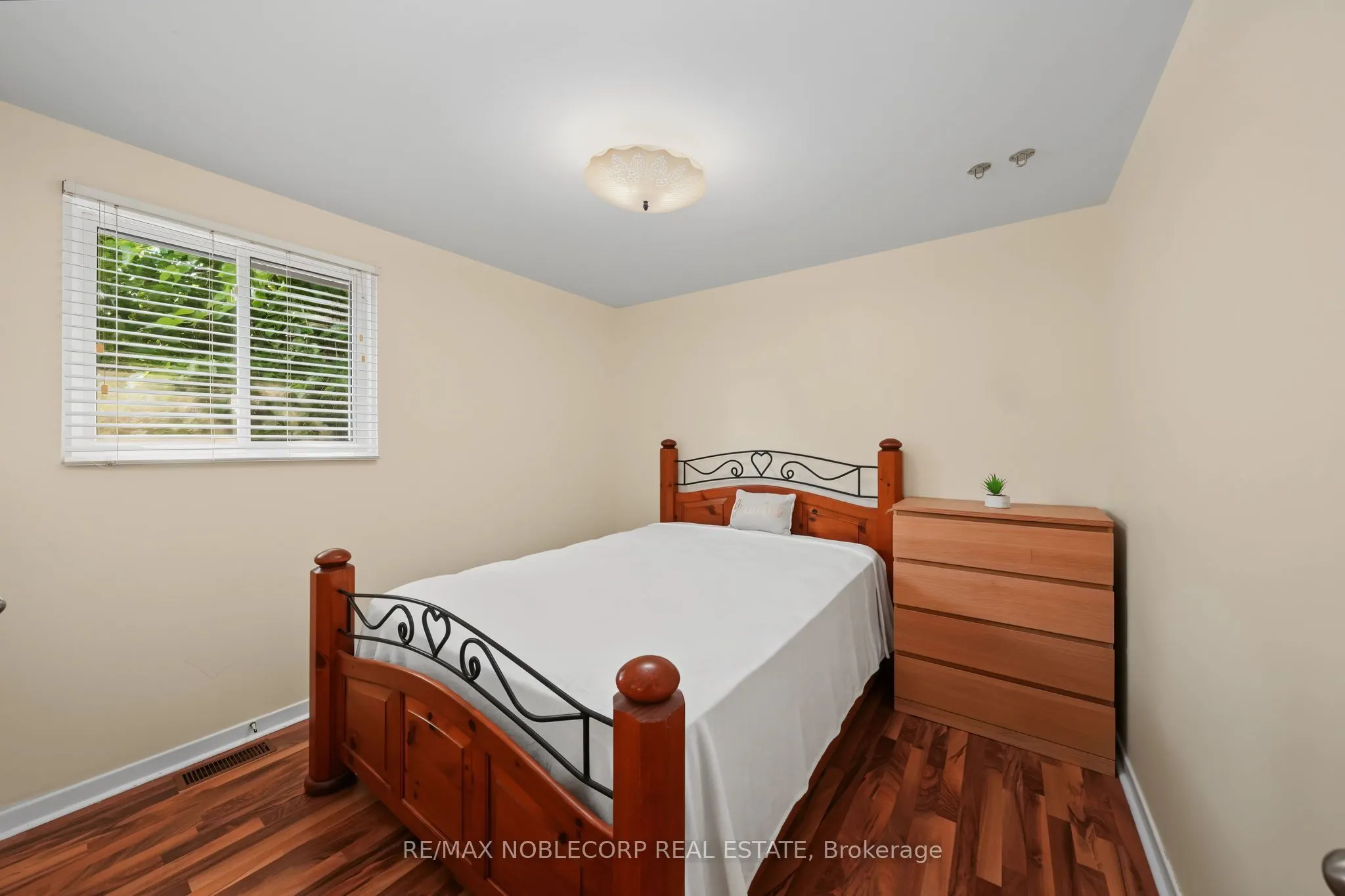 166 Collings Avenue