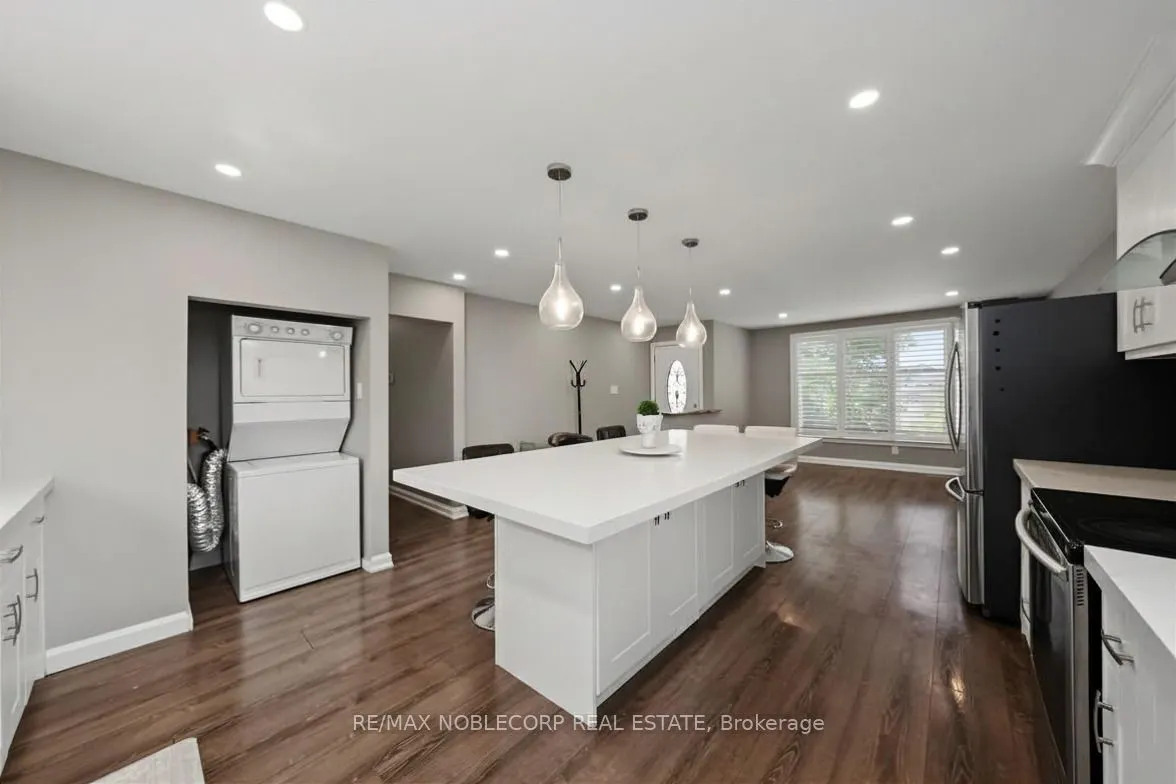 166 Collings Avenue