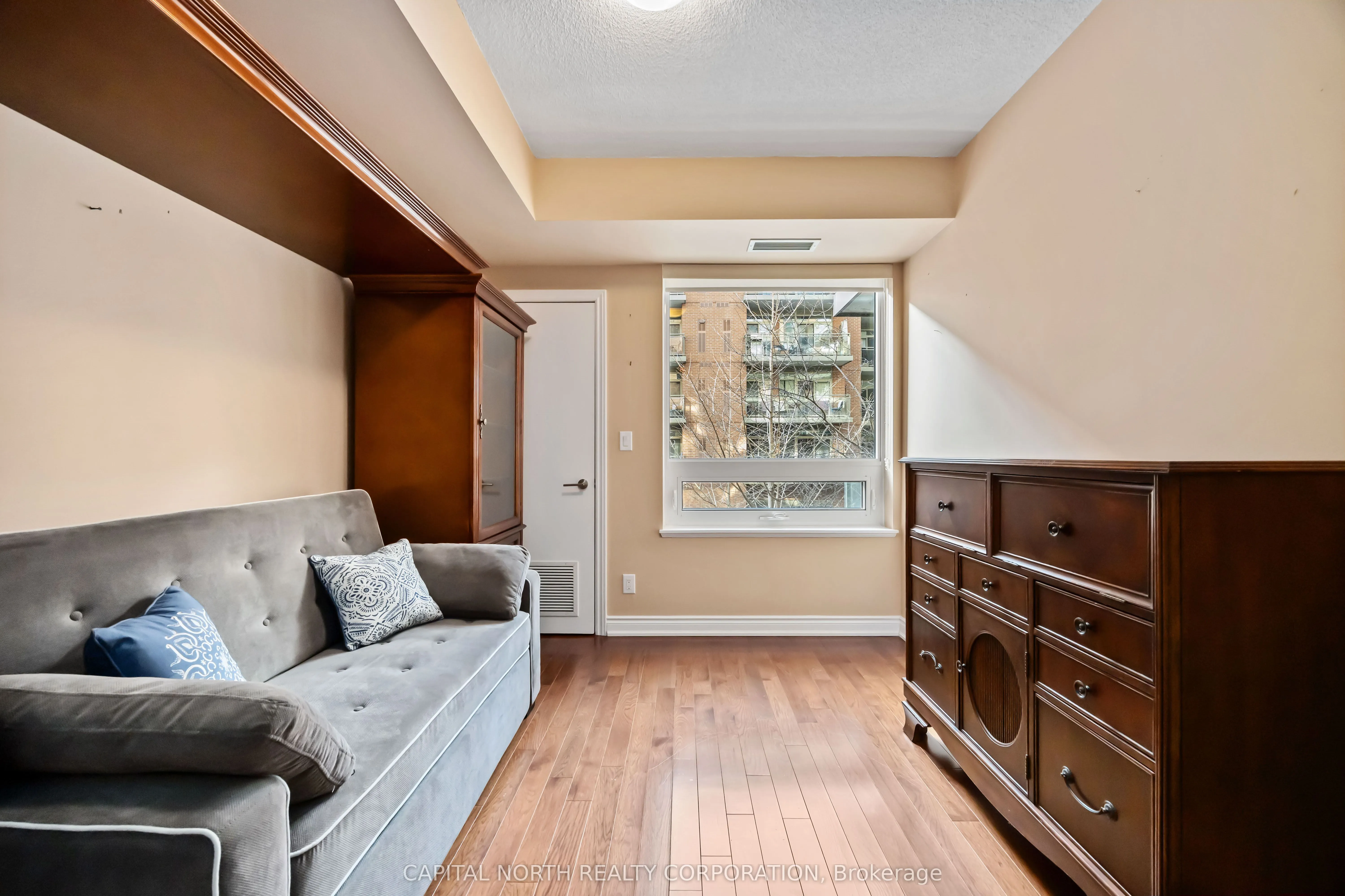281 Woodbridge Avenue #242
